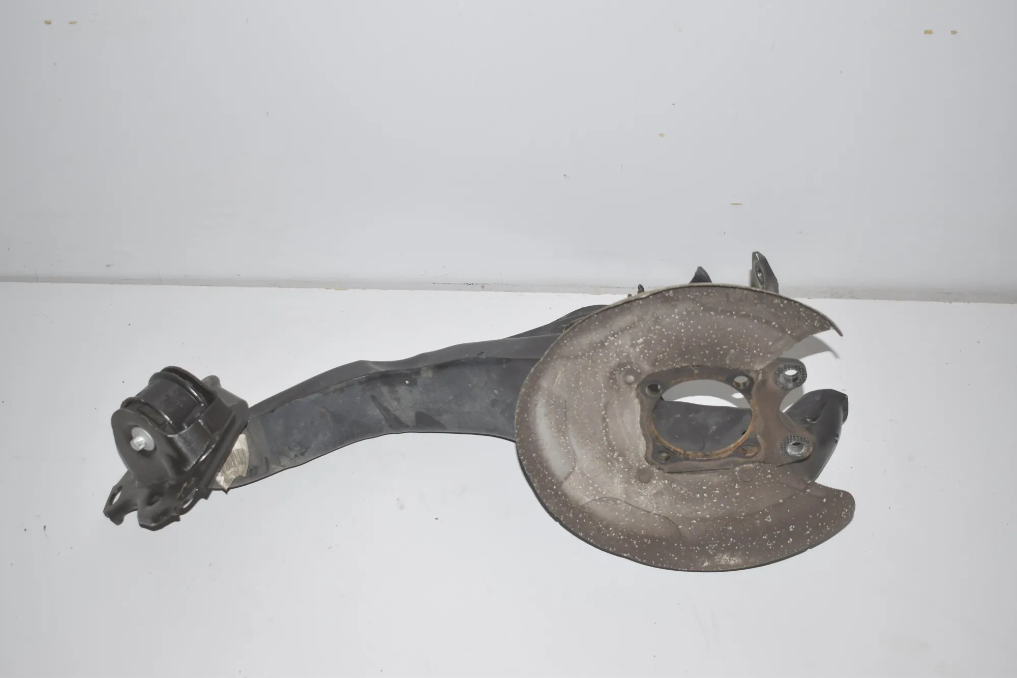 Rear Left Wheel Hub Spindle – OEM 6898963 · BMW 2 Gran Tourer (F46) 218 d 2019 – 4