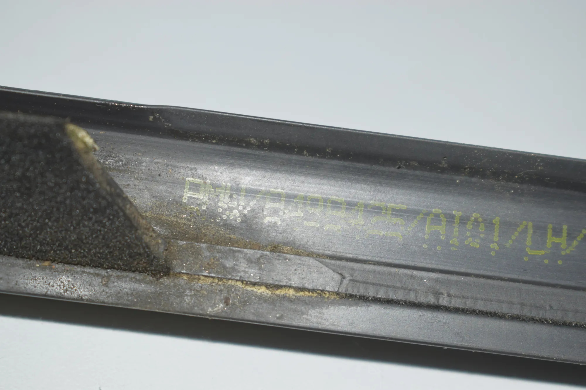 Front Right Door Window Molding – OEM 8498425 · BMW 2 Gran Tourer (F46) 218 d 2019 – 5