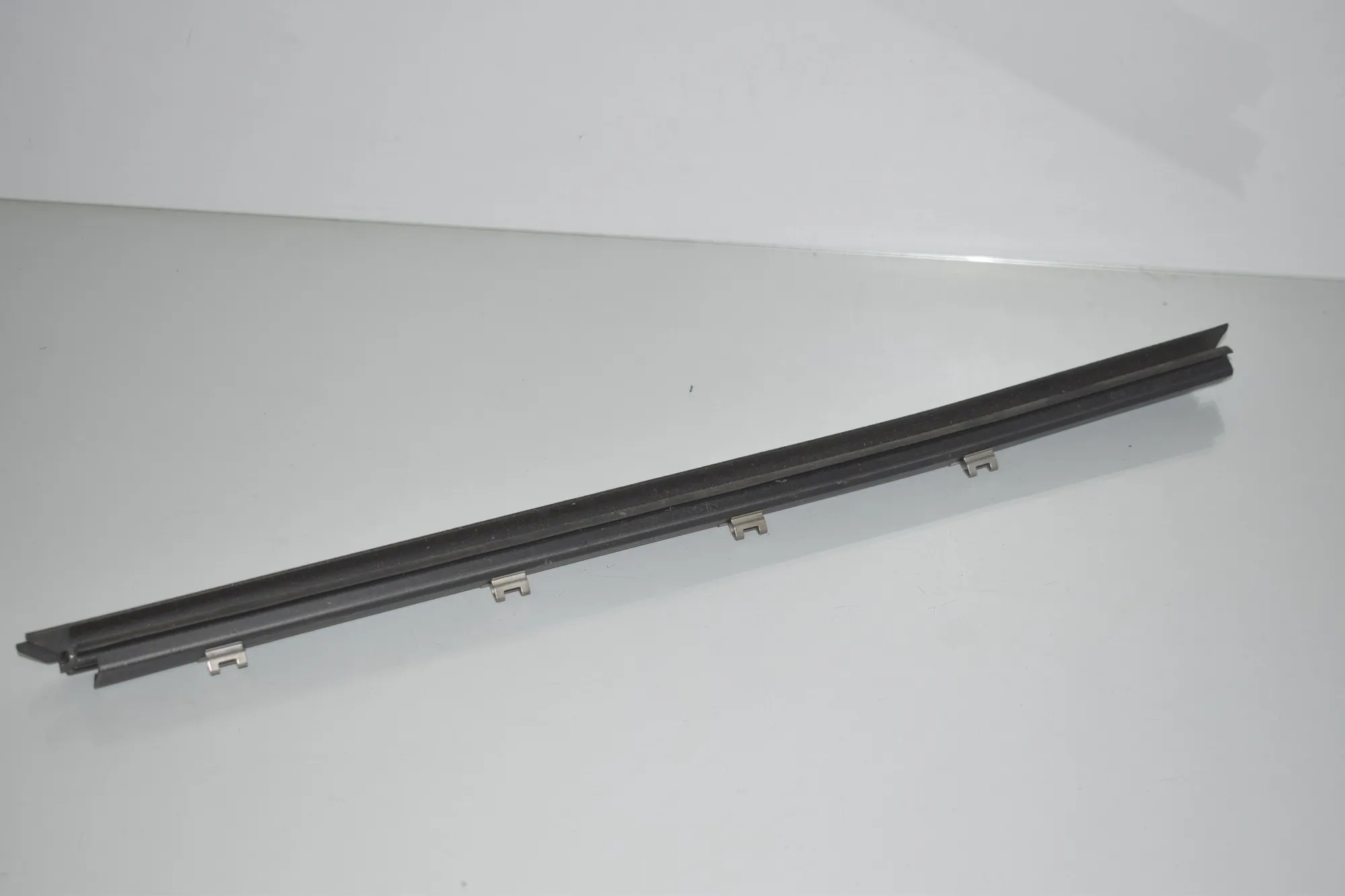 Rear Right Door Window Strip – OEM 7316788 · BMW 2 Gran Tourer (F46) 218 d 2019 – 2