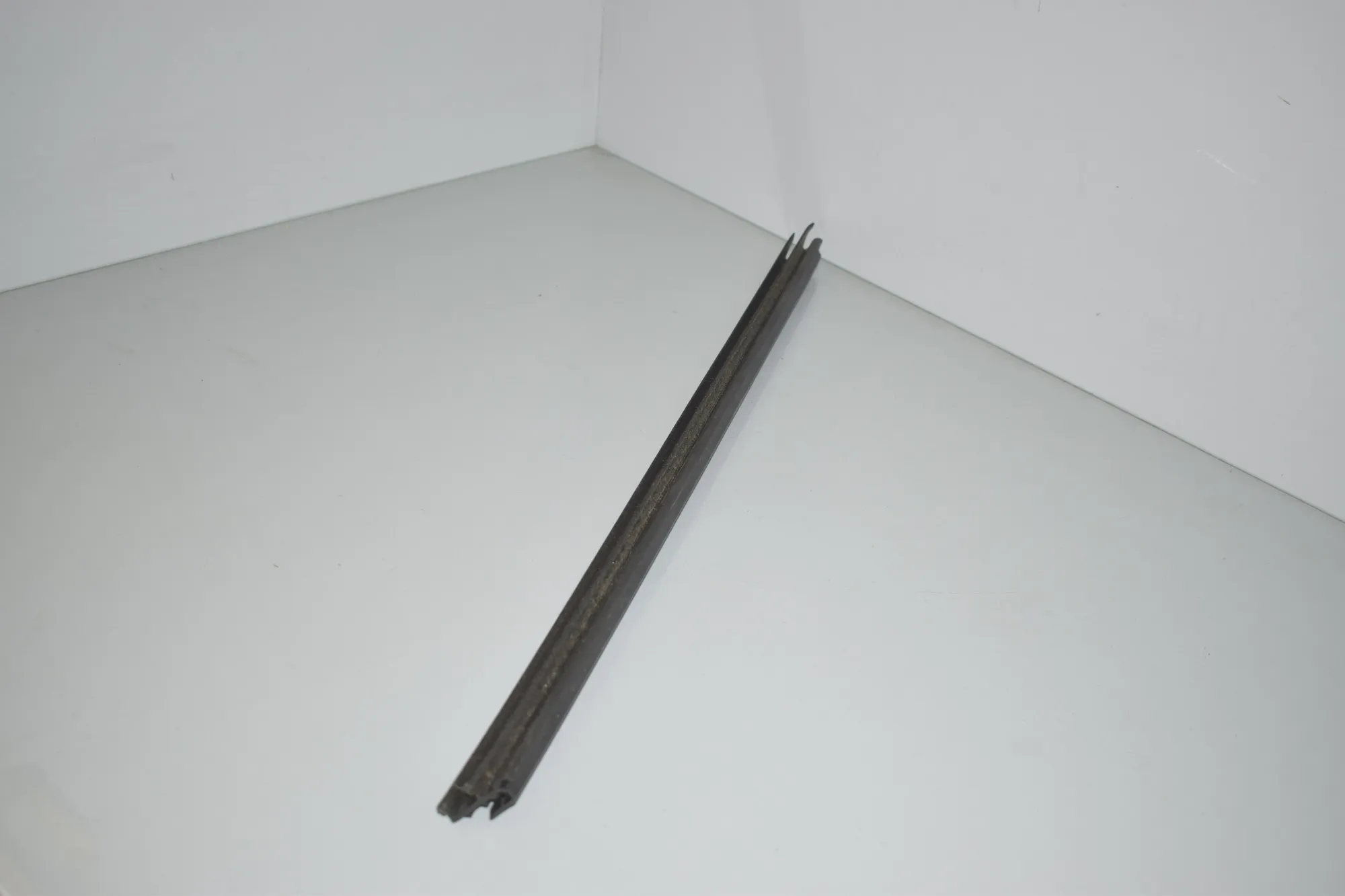 Front Right Door Window Molding – OEM 7298826 · BMW 2 Gran Tourer (F46) 218 d 2019 – 2