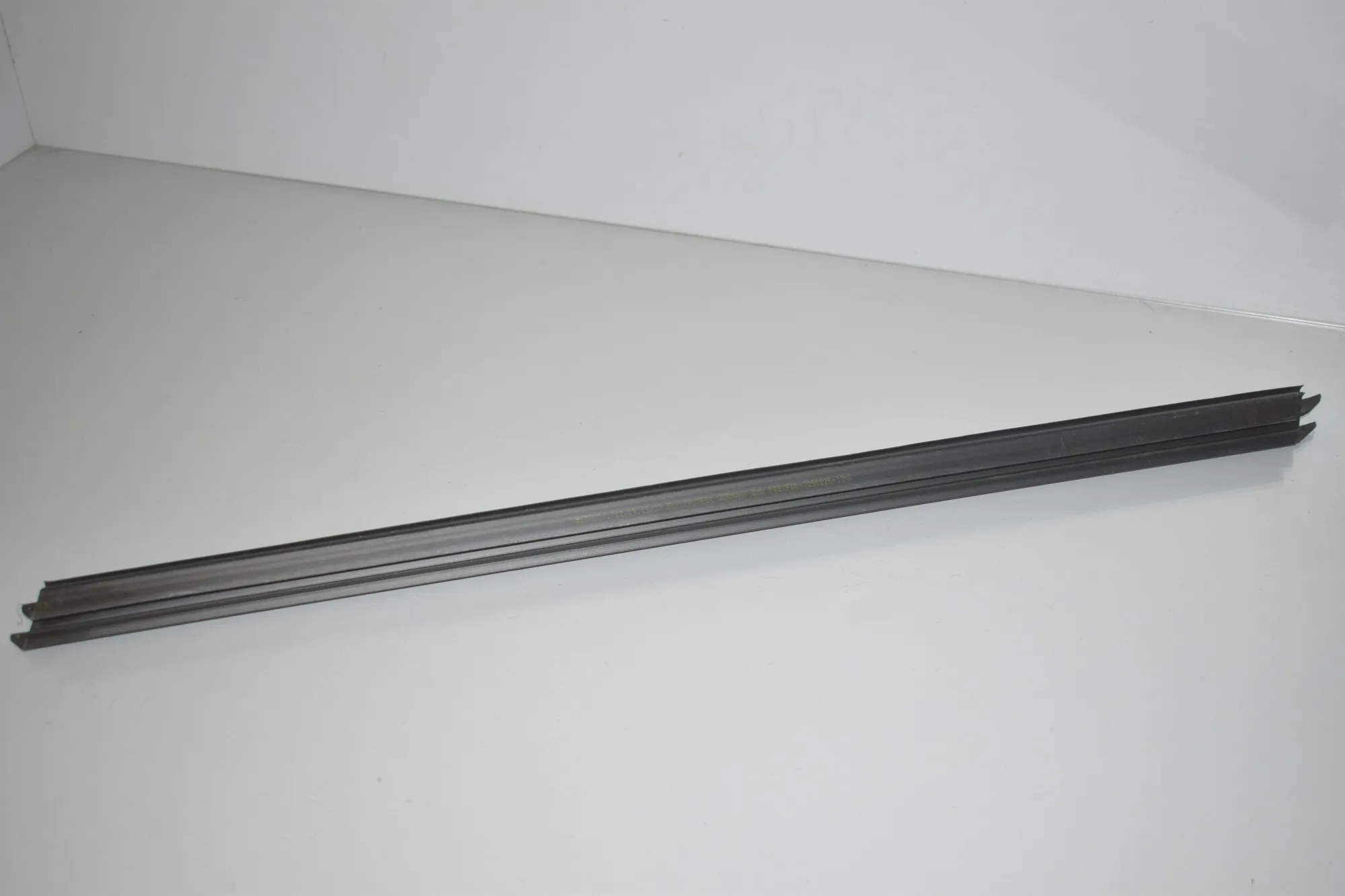 Front Right Door Window Molding – OEM 7298826 · BMW 2 Gran Tourer (F46) 218 d 2019 – 5