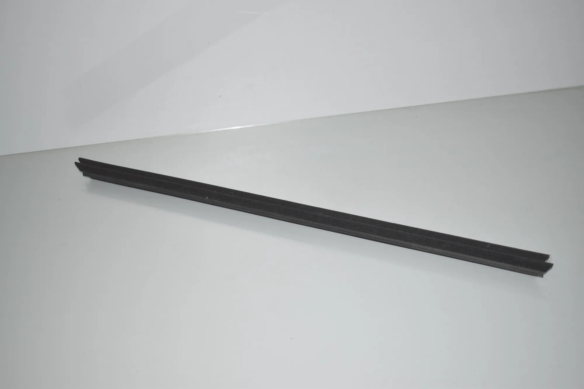Front Right Door Window Molding – OEM 7298826 · BMW 2 Gran Tourer (F46) 218 d 2019 – 4