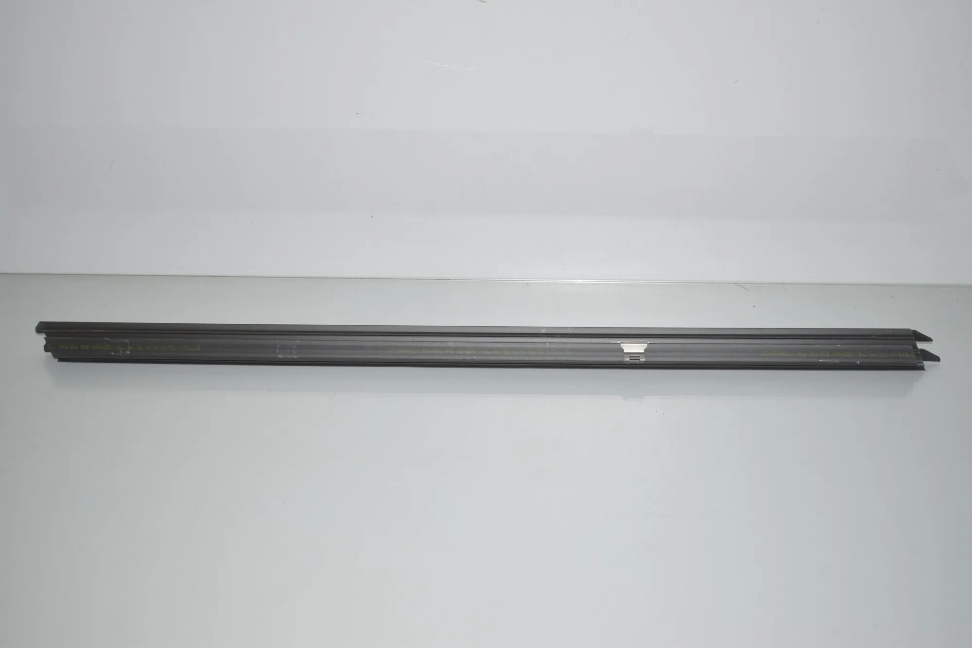 Front Left Door Window Strip – OEM 7298825 · BMW 2 Gran Tourer (F46) 218 d 2019 – 6