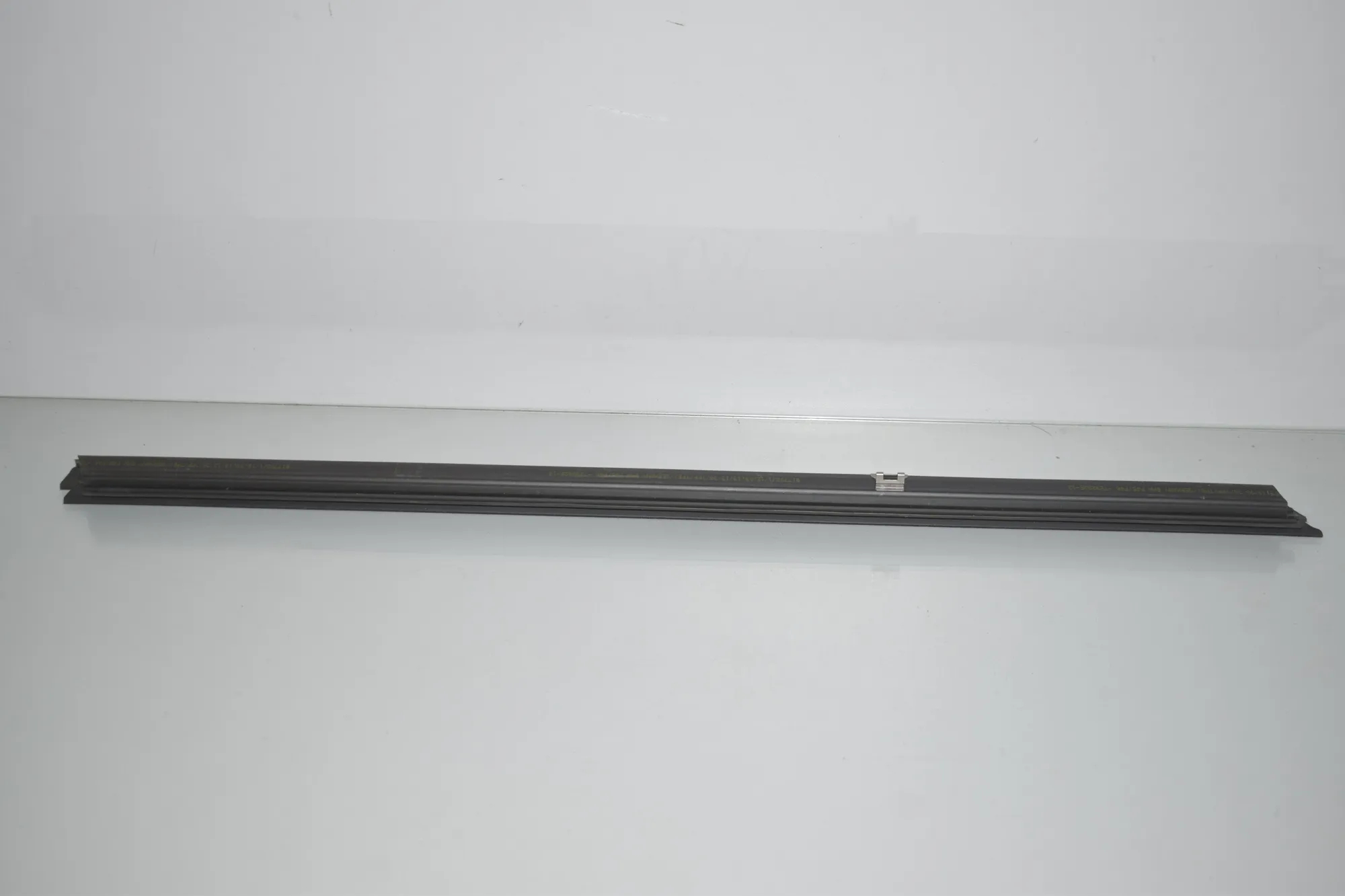 Front Left Door Window Strip – OEM 7298825 · BMW 2 Gran Tourer (F46) 218 d 2019 – 3