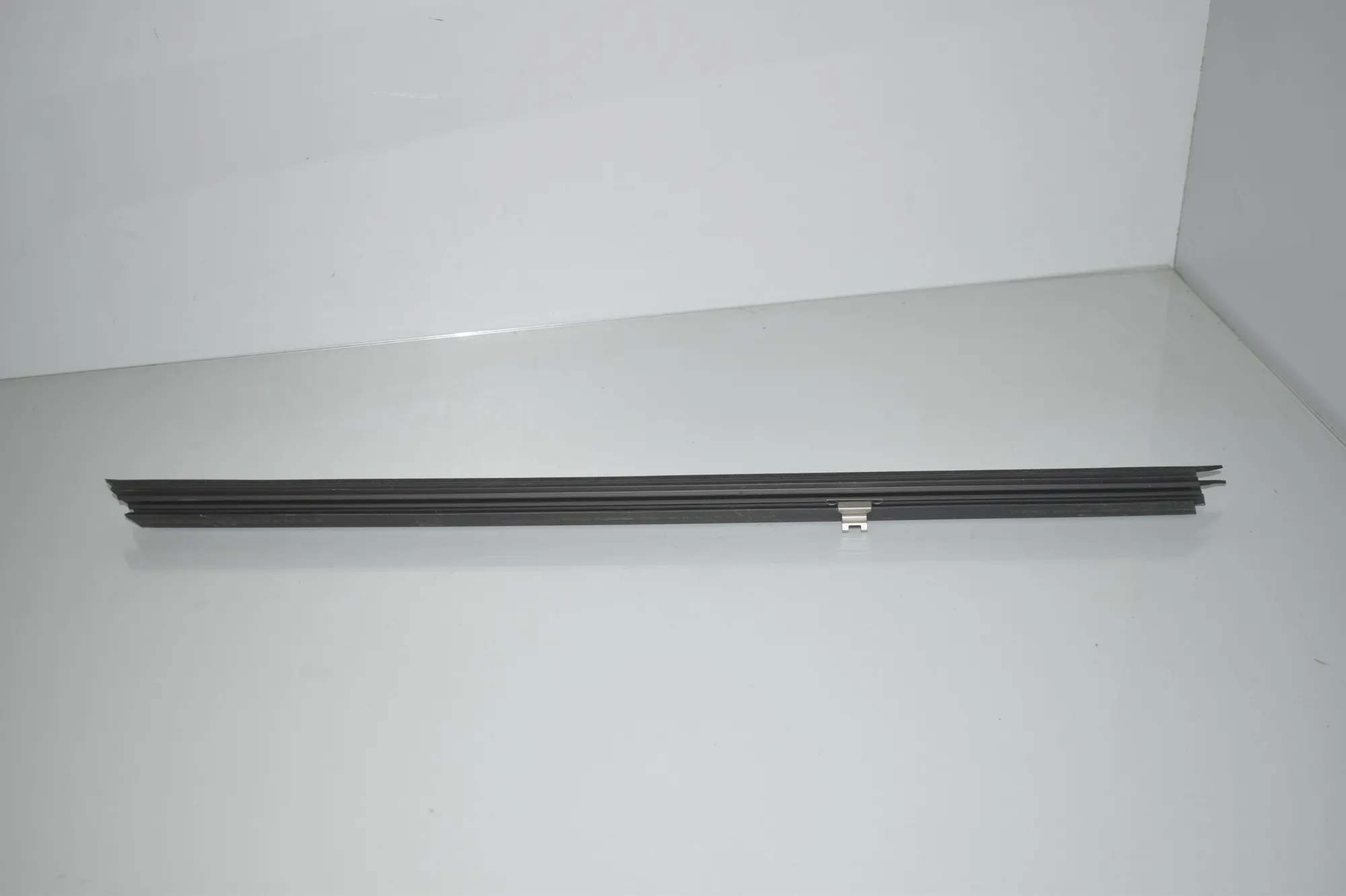 Front Left Door Window Strip – OEM 7298825 · BMW 2 Gran Tourer (F46) 218 d 2019 – 9