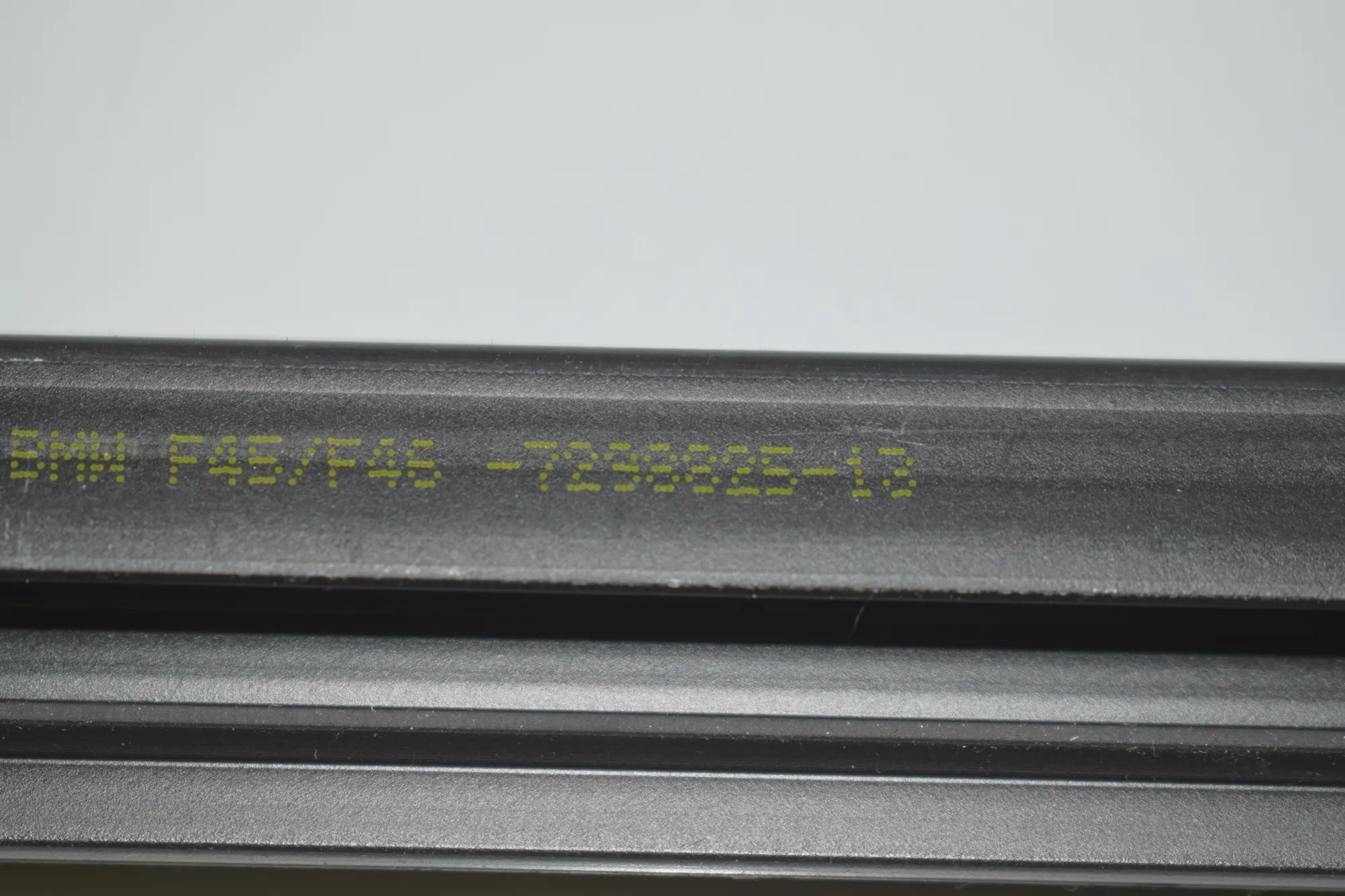 Front Left Door Window Strip – OEM 7298825 · BMW 2 Gran Tourer (F46) 218 d 2019 – 10