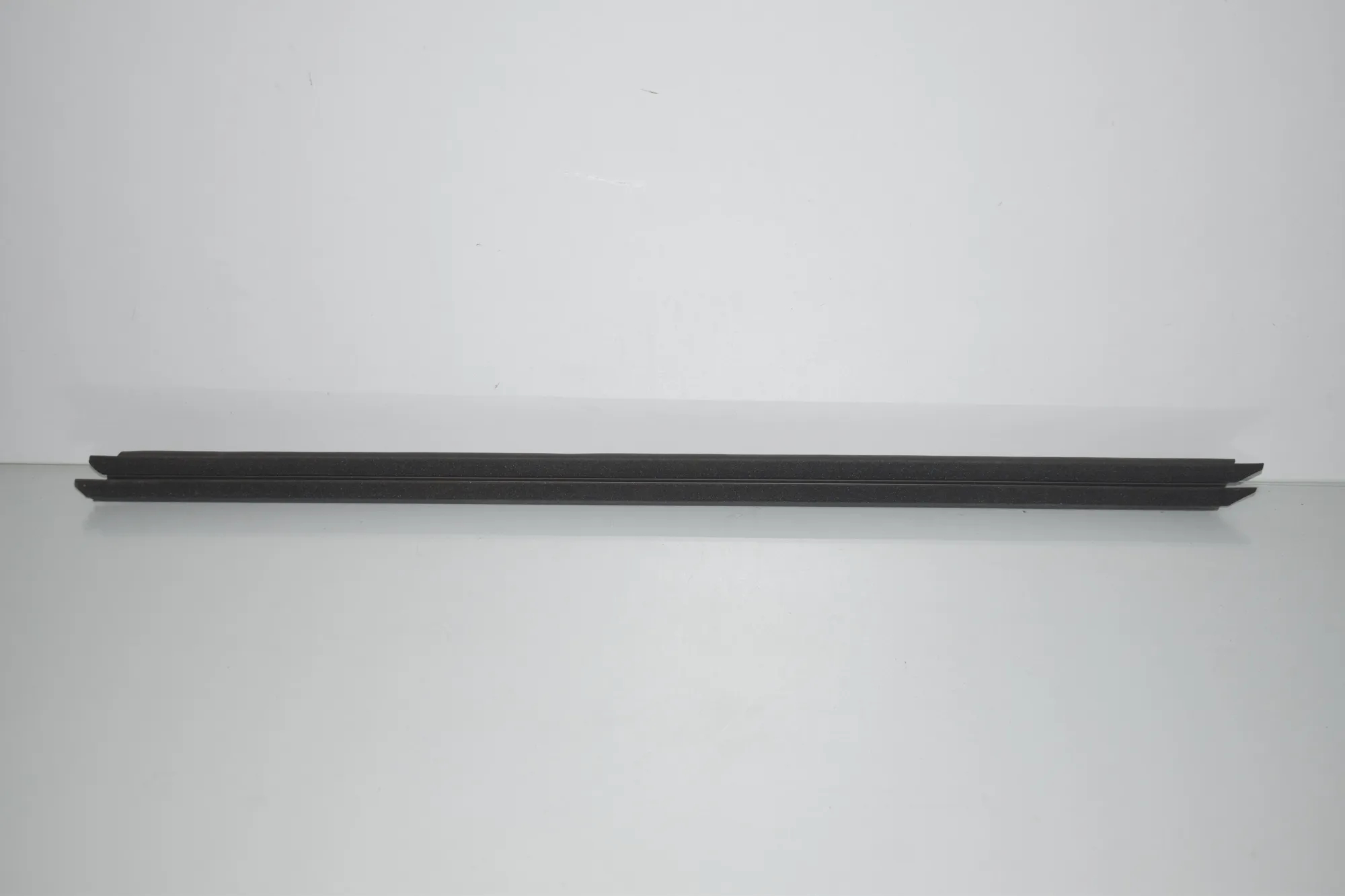 Front Left Door Window Strip – OEM 7298825 · BMW 2 Gran Tourer (F46) 218 d 2019