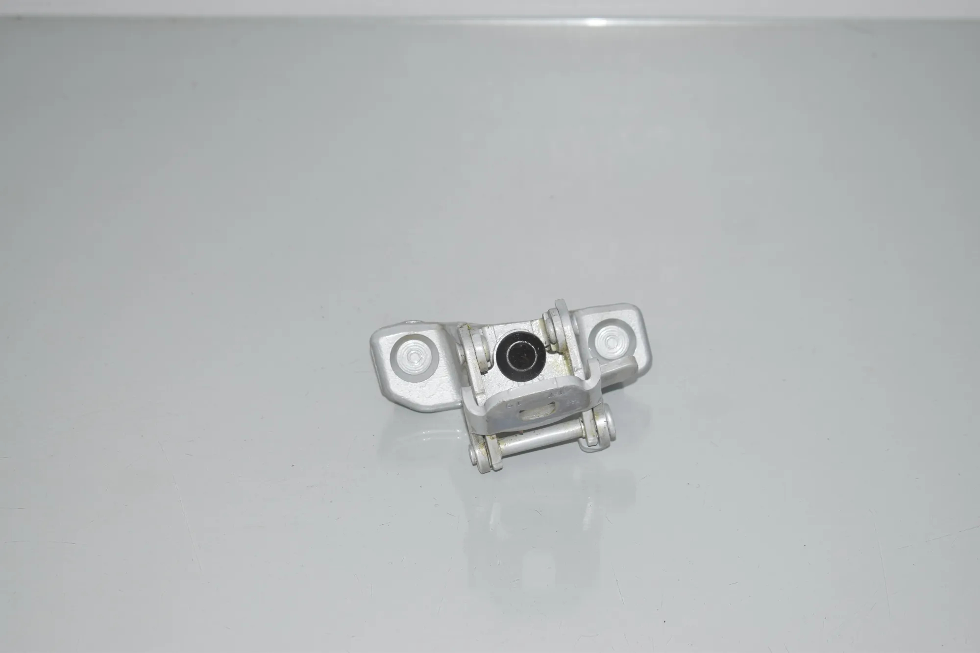Right Side Bootlid Hinge – OEM 7318932 · BMW 2 Gran Tourer (F46) 218 d 2019 – 2