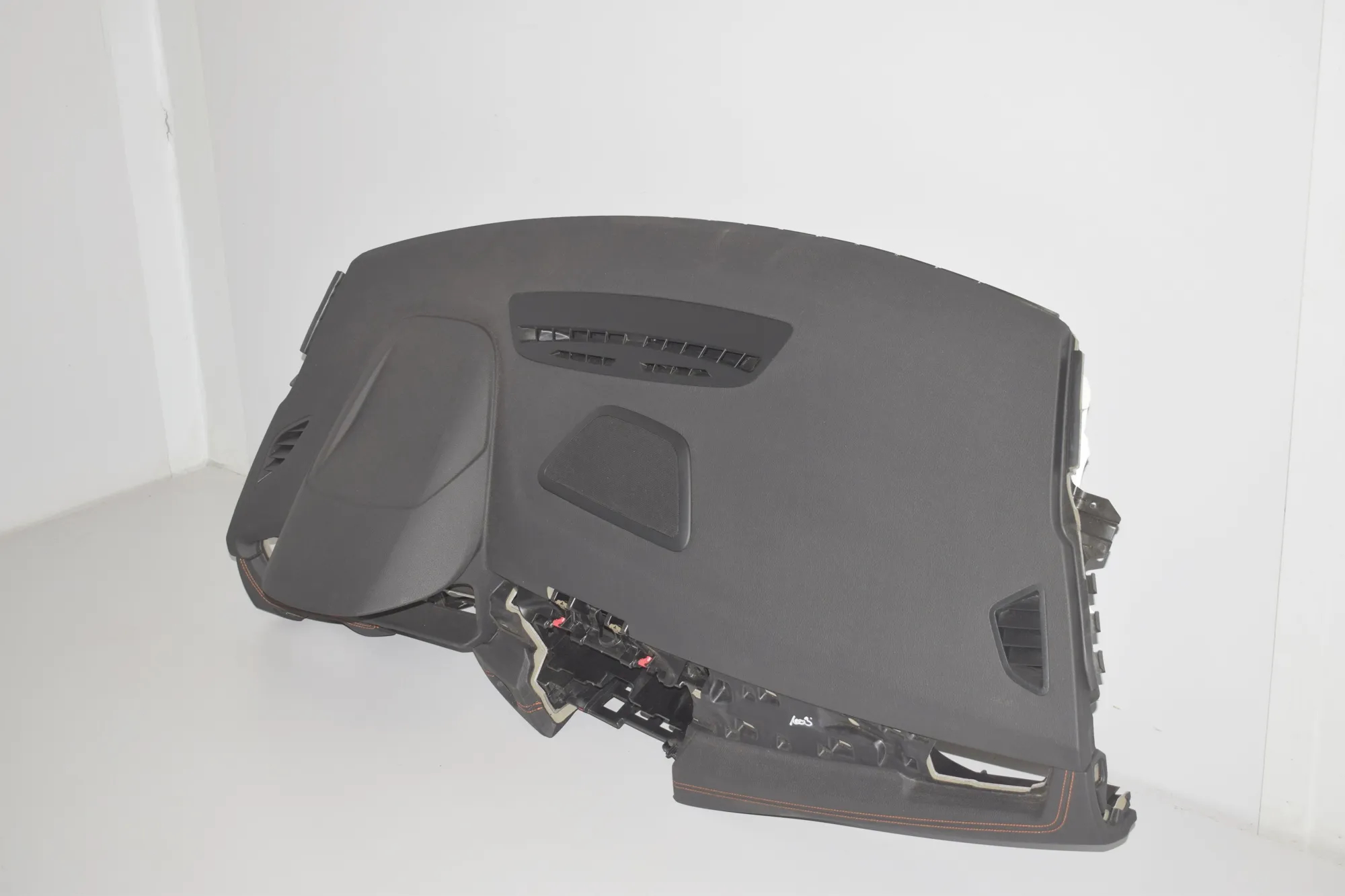 Dashboard – OEM 9870616 · BMW 2 Gran Tourer (F46) 218 d 2019 – 2