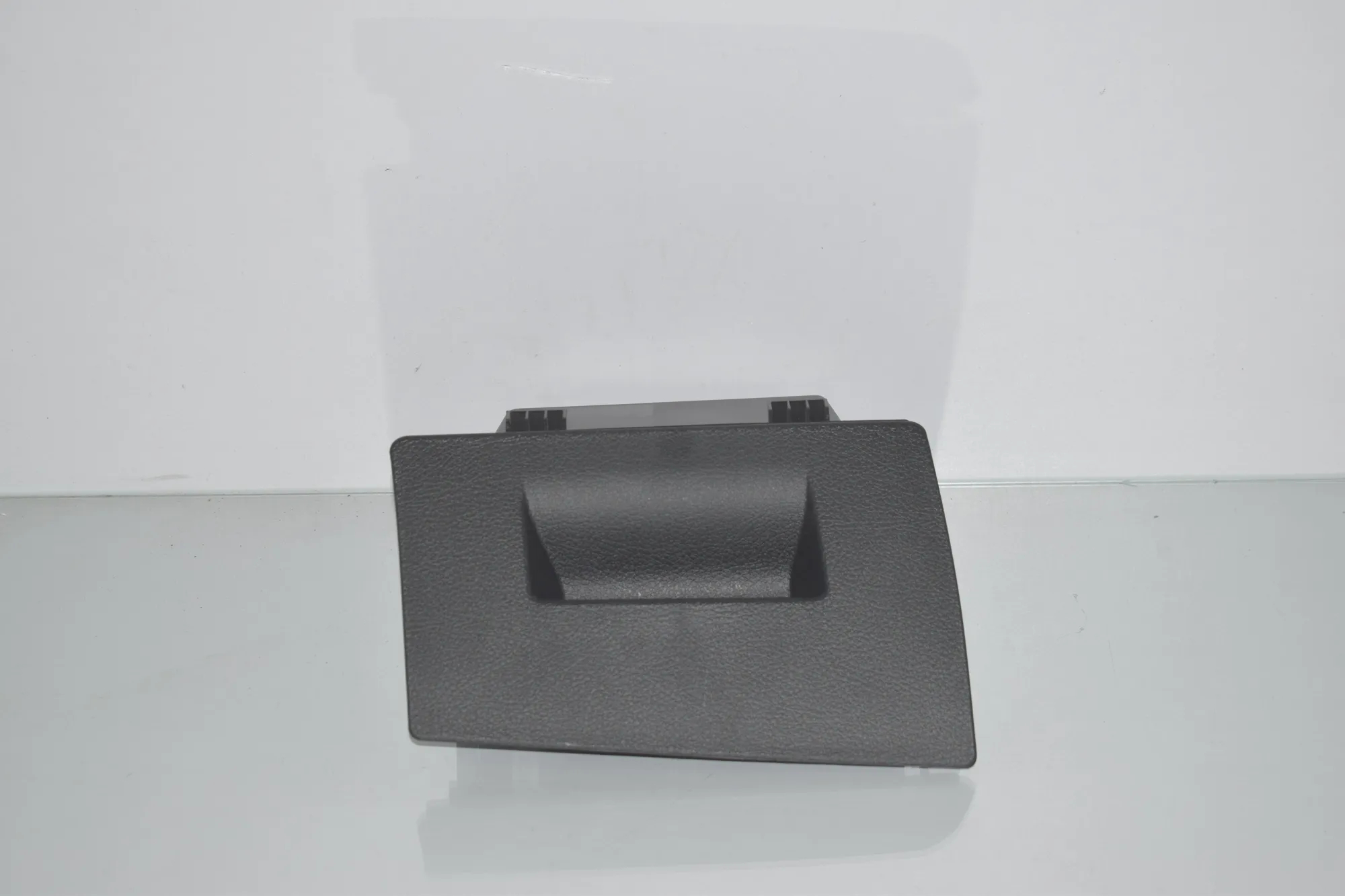 Glove Compartment – OEM 9893237 · BMW 2 Gran Tourer (F46) 218 d 2019