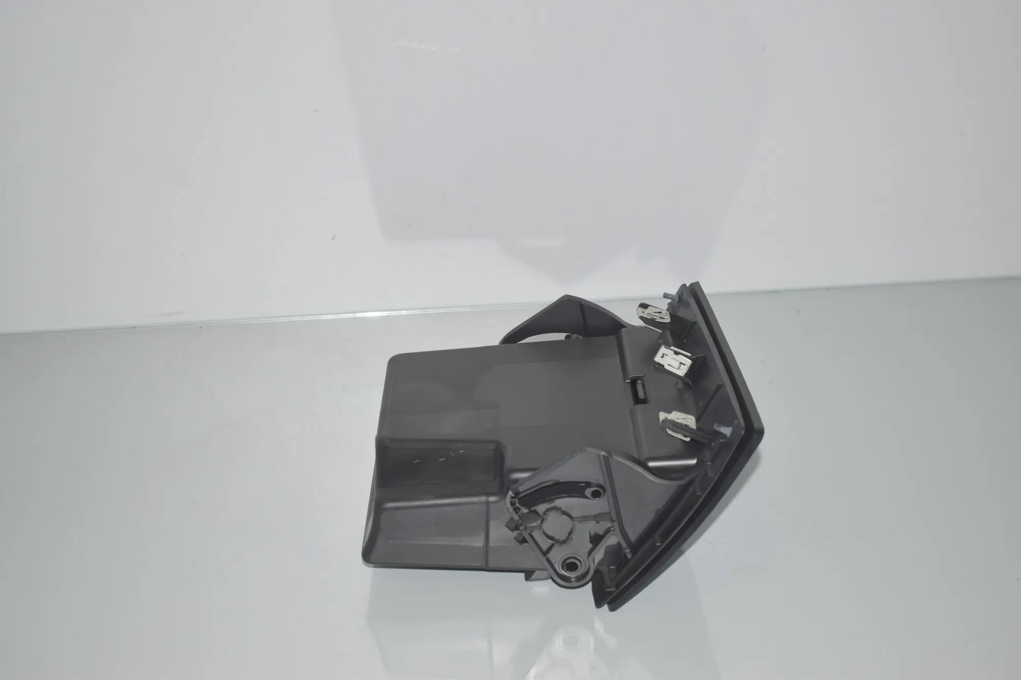 Glove Compartment – OEM 9893237 · BMW 2 Gran Tourer (F46) 218 d 2019 – 4