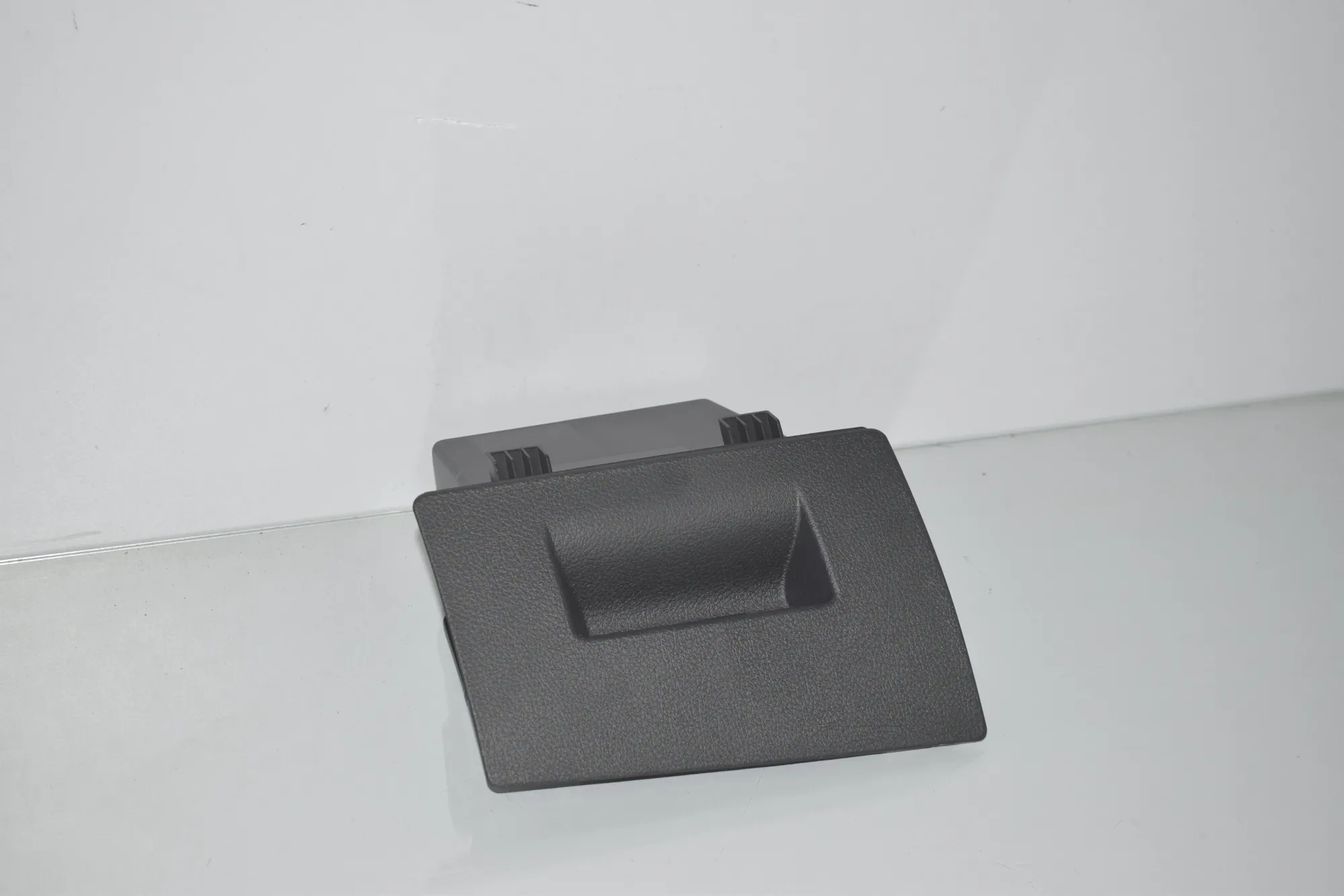 Glove Compartment – OEM 9893237 · BMW 2 Gran Tourer (F46) 218 d 2019 – 2