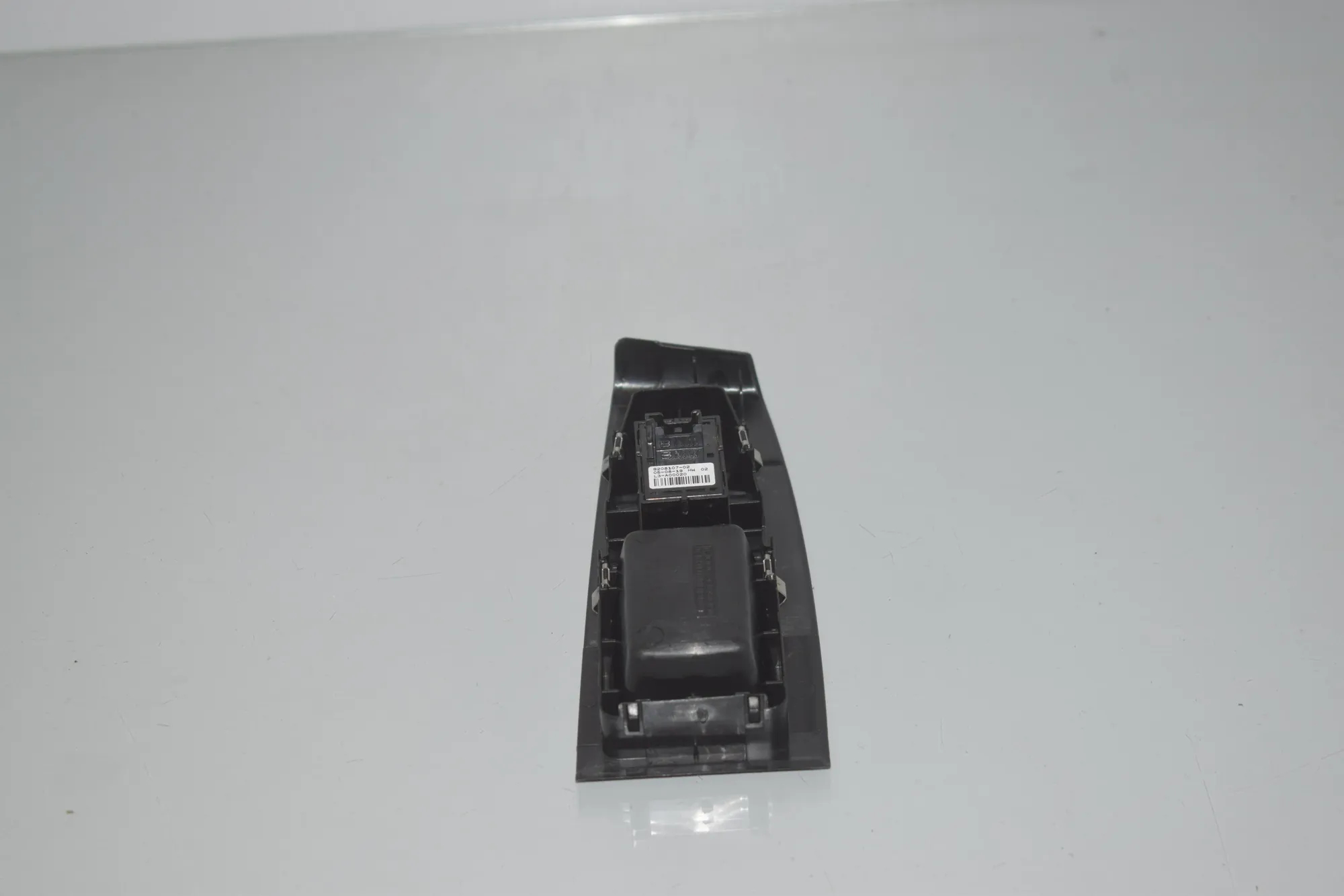 Rear Right Door Window Switch – OEM 9208107 · BMW 2 Gran Tourer (F46) 218 d 2019 – 3