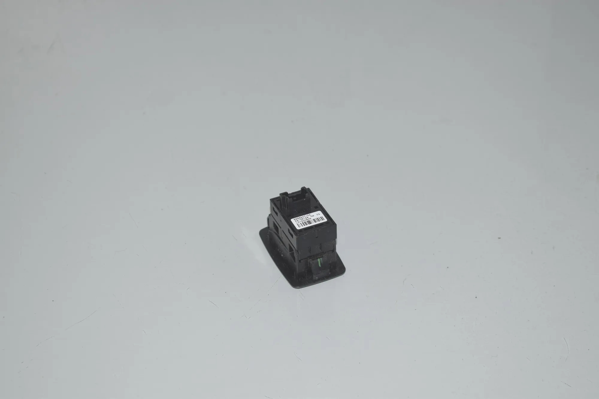 Tailgate Open Switch – OEM 9299447 · BMW 2 Gran Tourer (F46) 218 d 2019 – 3