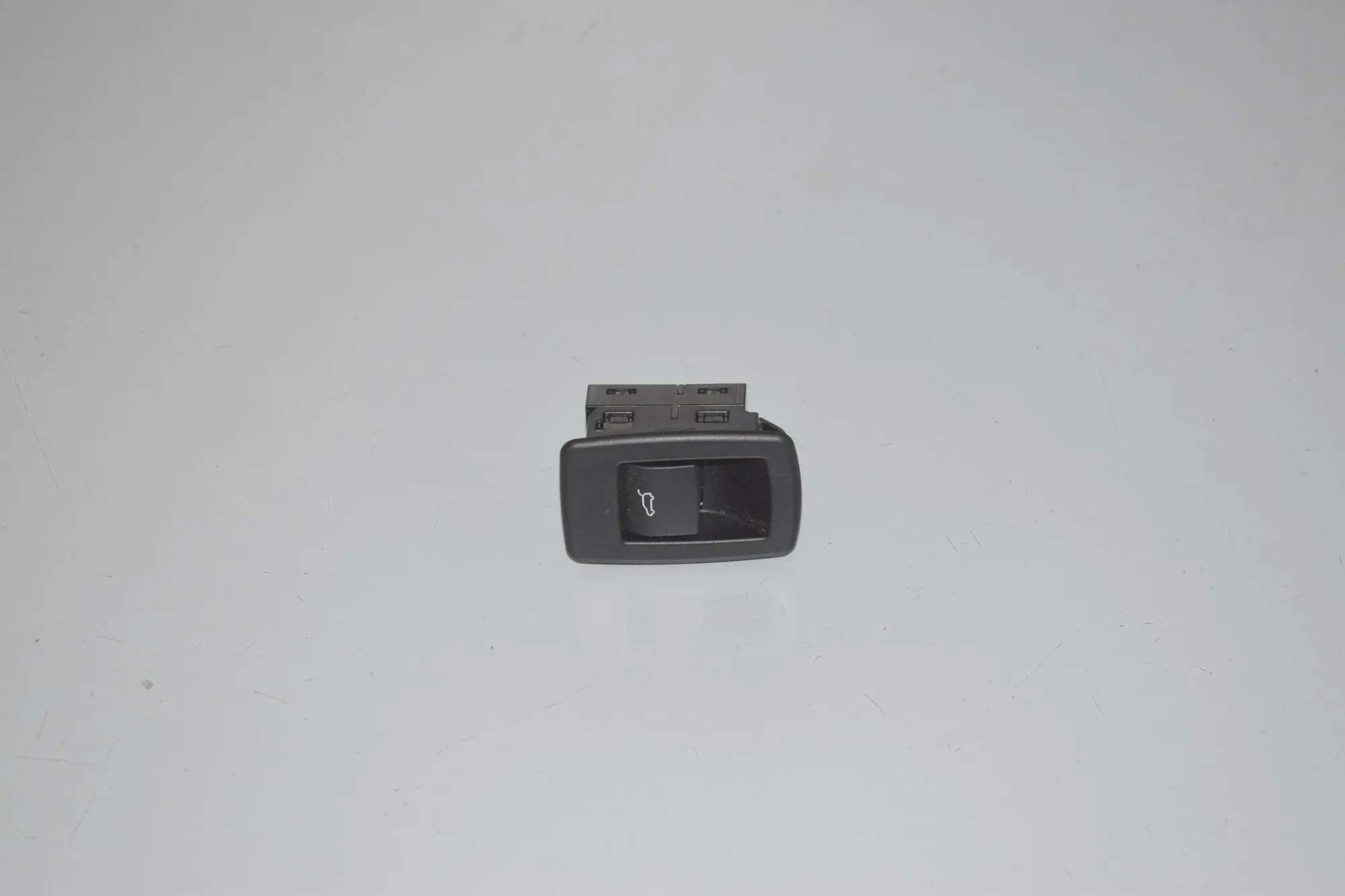 Tailgate Open Switch – OEM 9299447 · BMW 2 Gran Tourer (F46) 218 d 2019 – 2