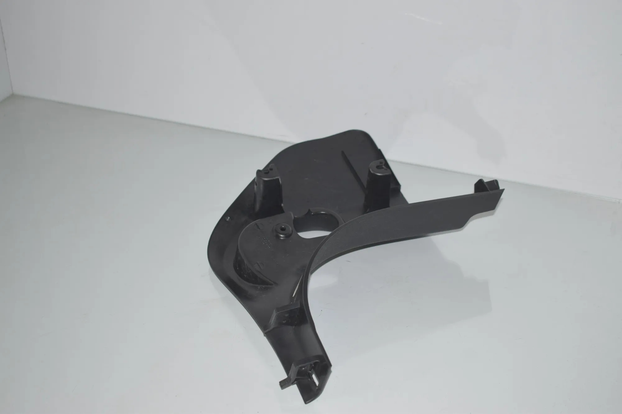 Front Left Interior Step Trim – OEM 7298813 · BMW 2 Gran Tourer (F46) 218 d 2019 – 3