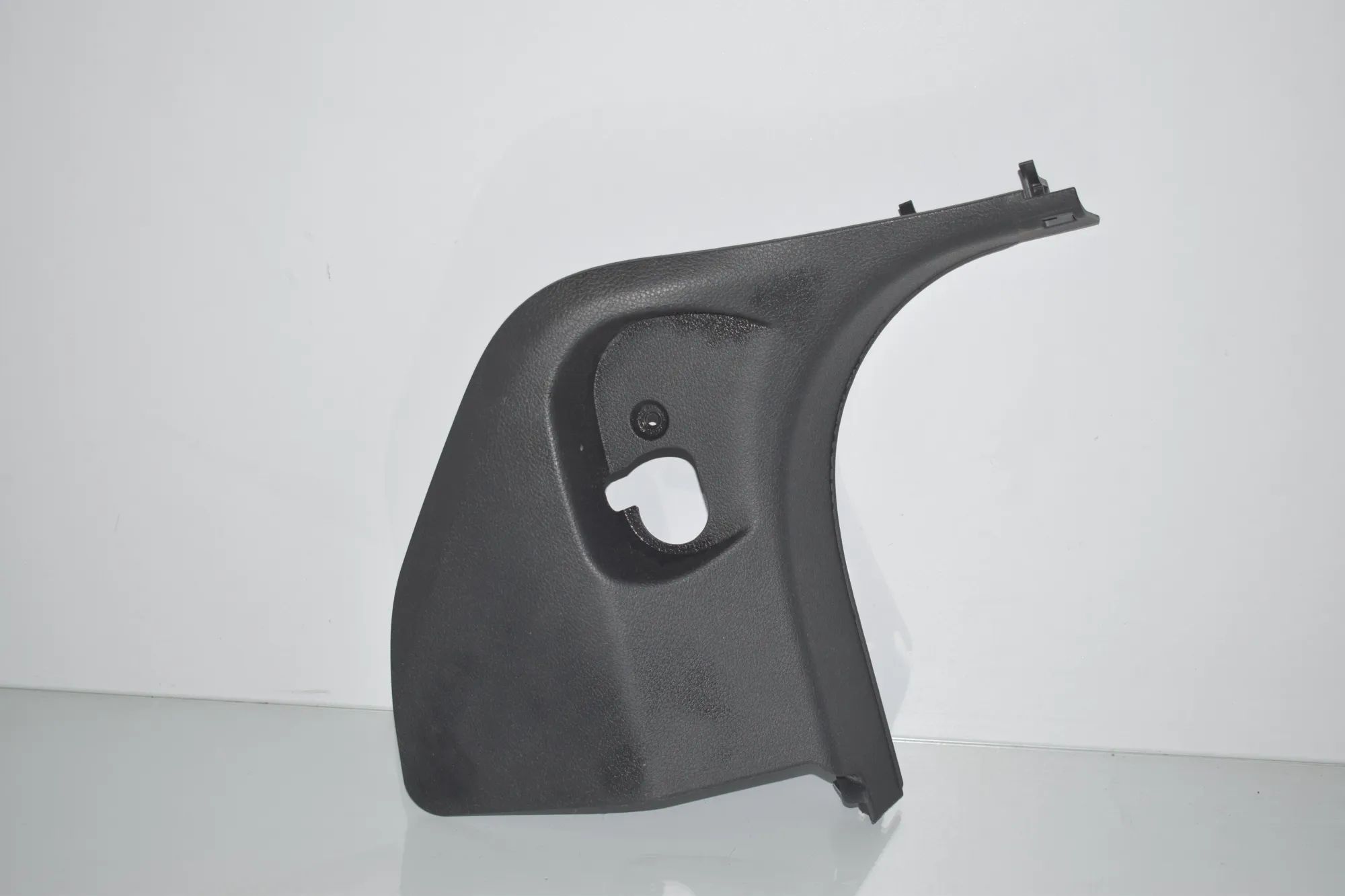 Front Left Interior Step Trim – OEM 7298813 · BMW 2 Gran Tourer (F46) 218 d 2019 – 2