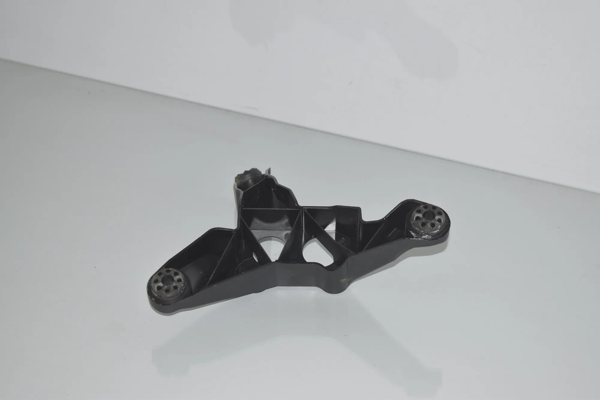 ABS Pump Holder – OEM 6799814 · BMW 2 Gran Tourer (F46) 218 d 2019 – 2
