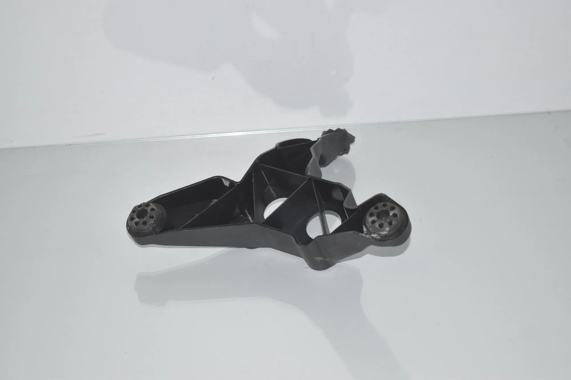 ABS Pump Holder – OEM 6799814 · BMW 2 Gran Tourer (F46) 218 d 2019 – 4