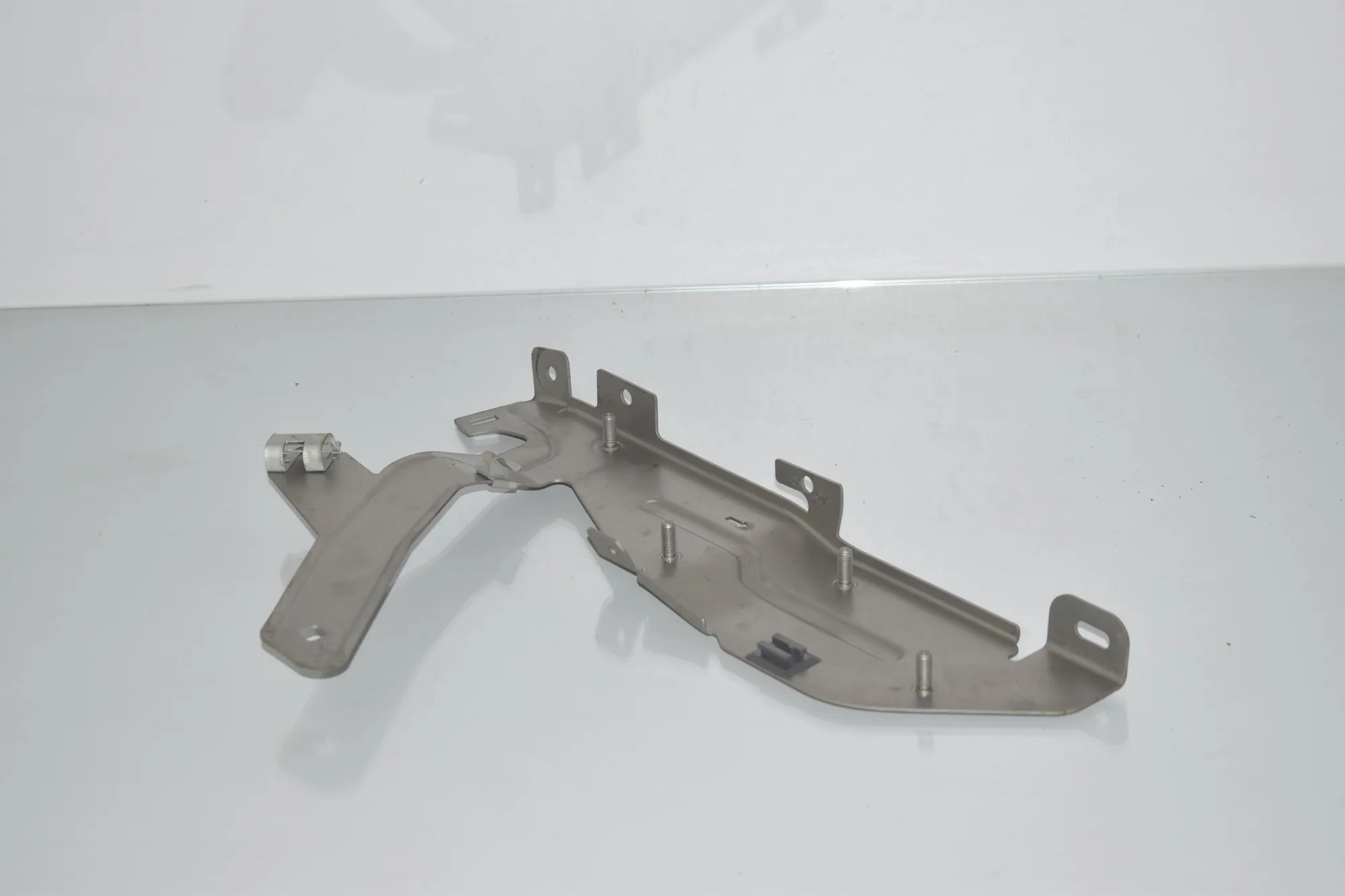 Bracket – OEM 13628570850 · BMW 2 Gran Tourer (F46) 218 d 2019 – 2