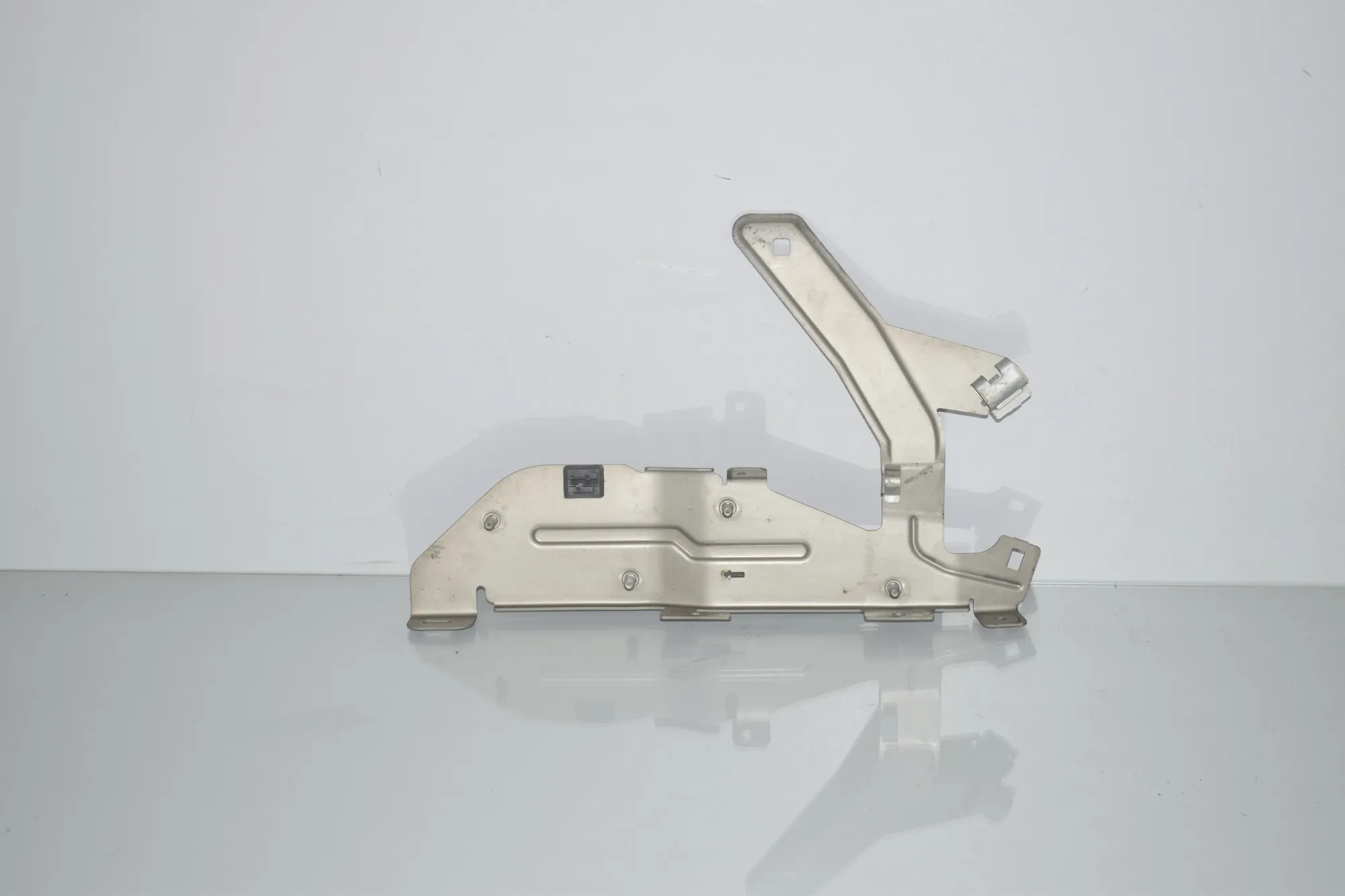 Bracket – OEM 13628570850 · BMW 2 Gran Tourer (F46) 218 d 2019 – 3
