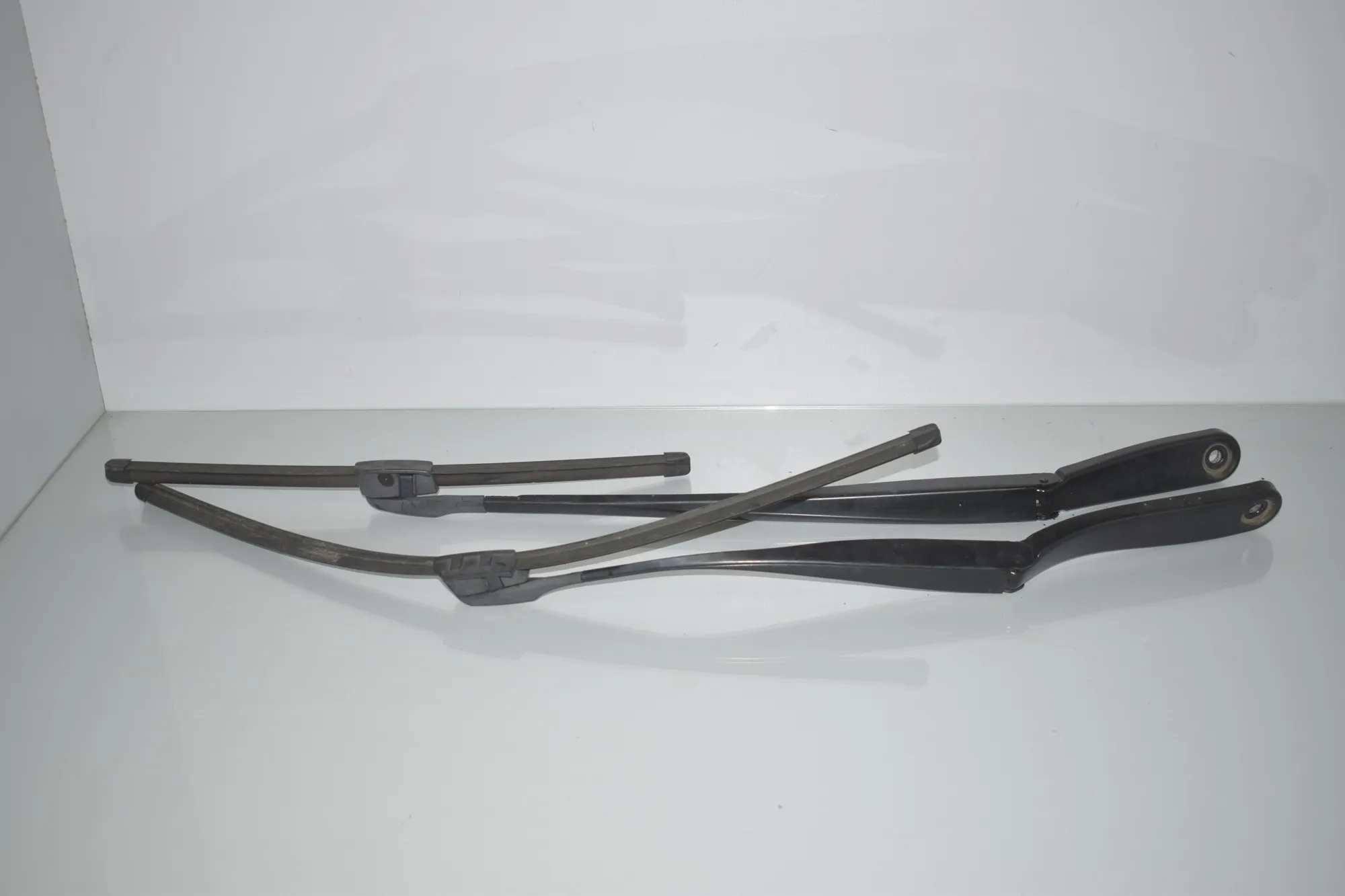 Front Wiper Arms – OEM 7182459 · BMW 5 (F10) 530 d 2014
