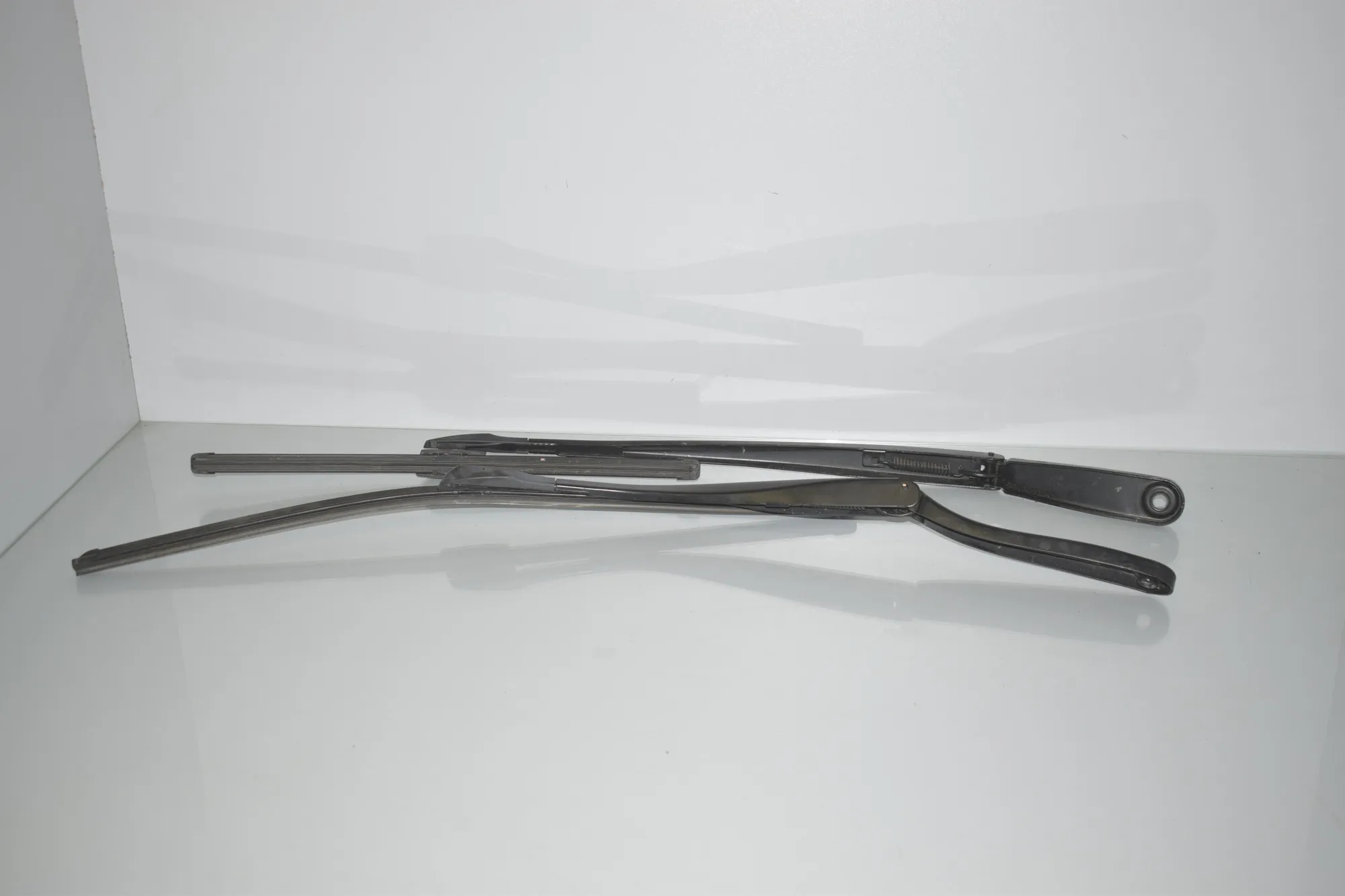 Front Wiper Arms – OEM 7182459 · BMW 5 (F10) 530 d 2014 – 3
