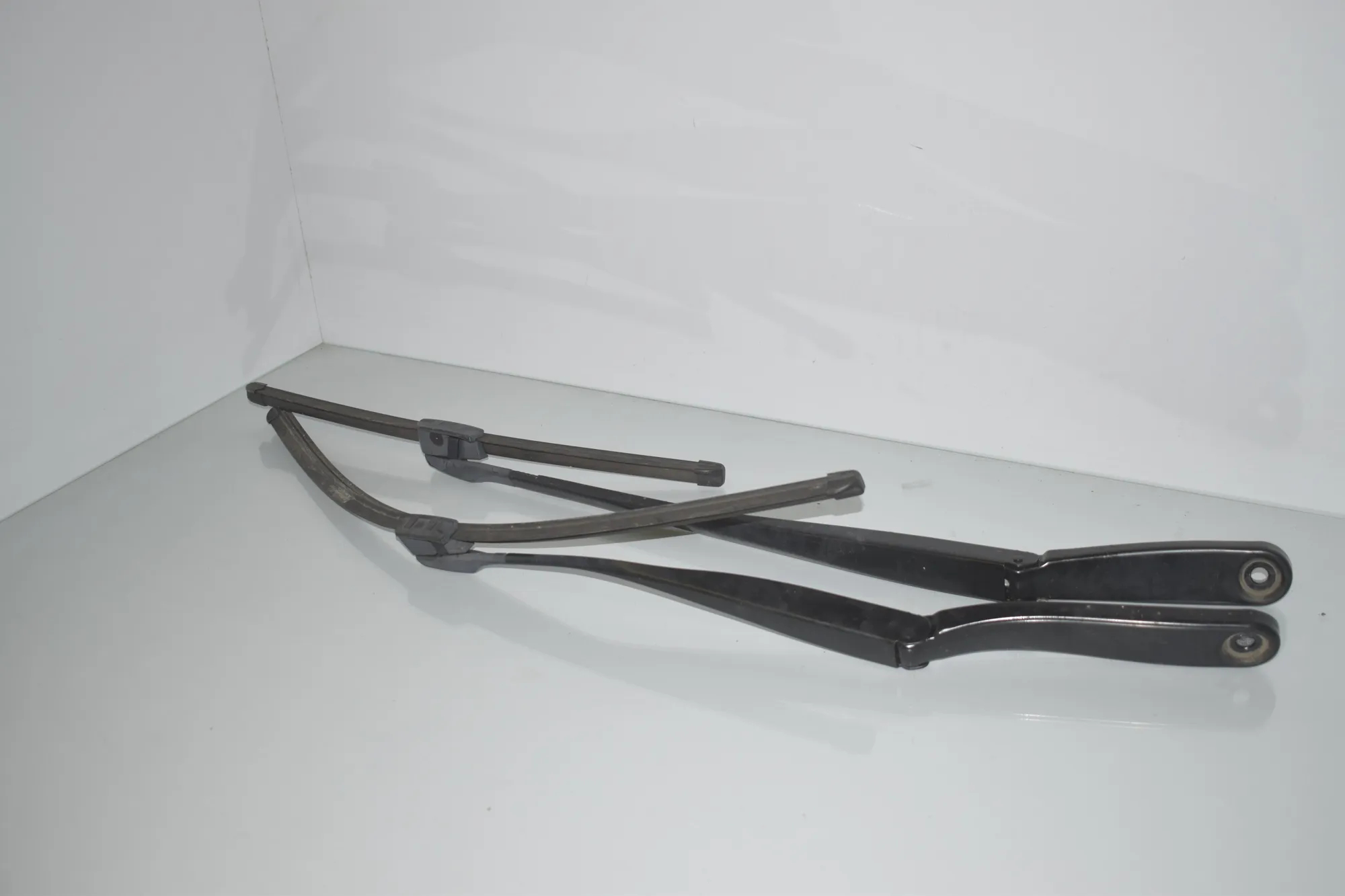 Front Wiper Arms – OEM 7182459 · BMW 5 (F10) 530 d 2014 – 2