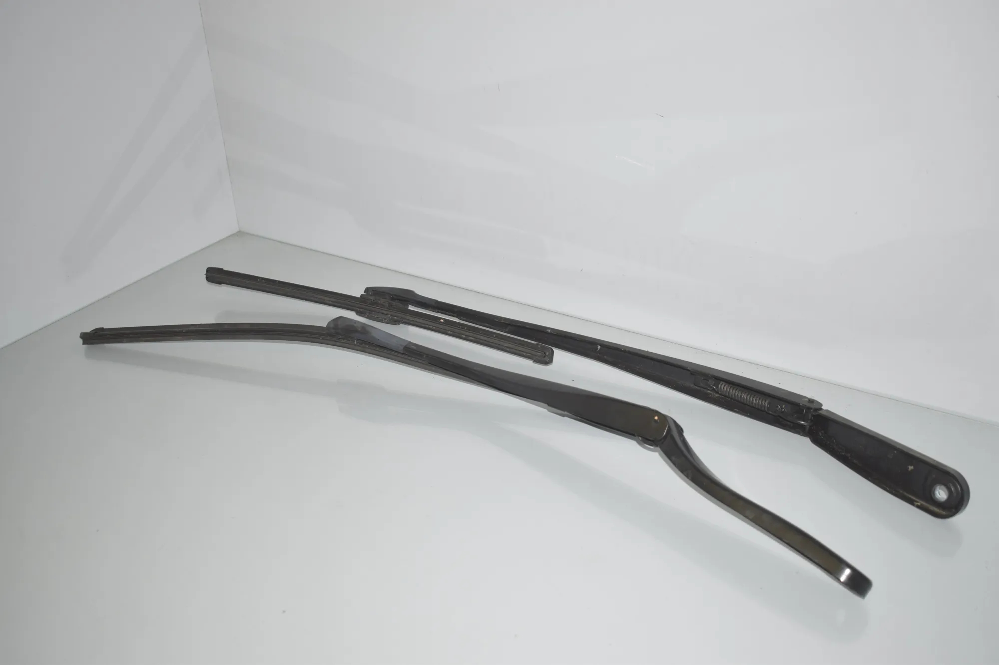 Front Wiper Arms – OEM 7182459 · BMW 5 (F10) 530 d 2014 – 4