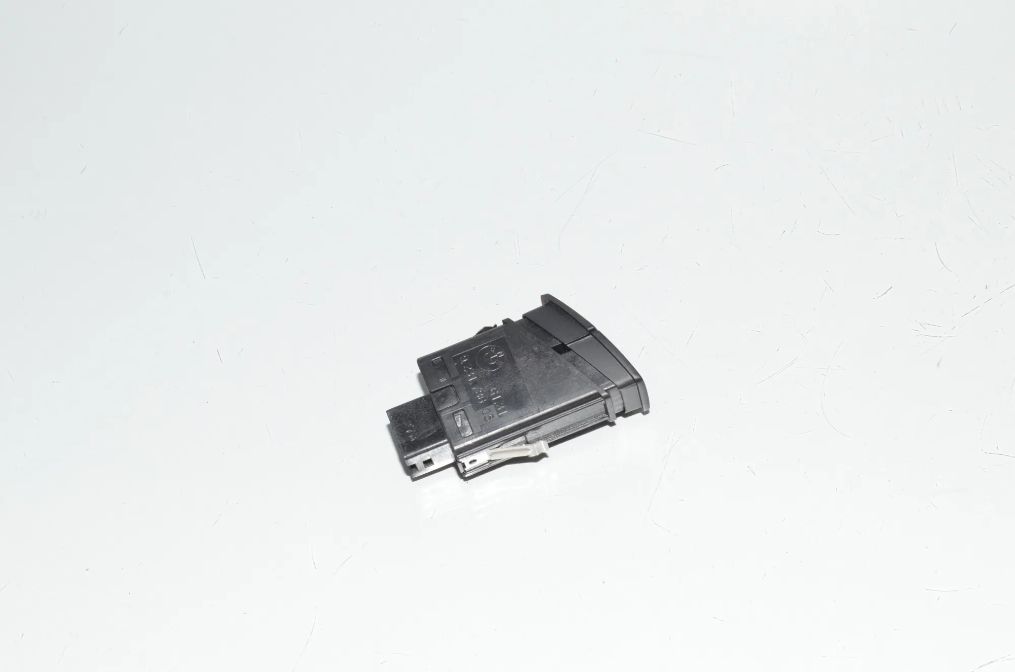 Hazard Button – OEM 9231786 · BMW 4 Gran Coupe (F36) 430 d xDrive 2016 – 3