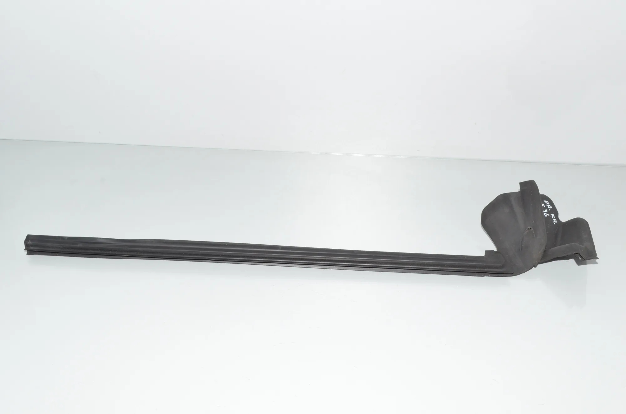 Front Left Door Rubber Seal – OEM 7310211 · BMW 4 Gran Coupe (F36) 430 d xDrive 2016 – 3