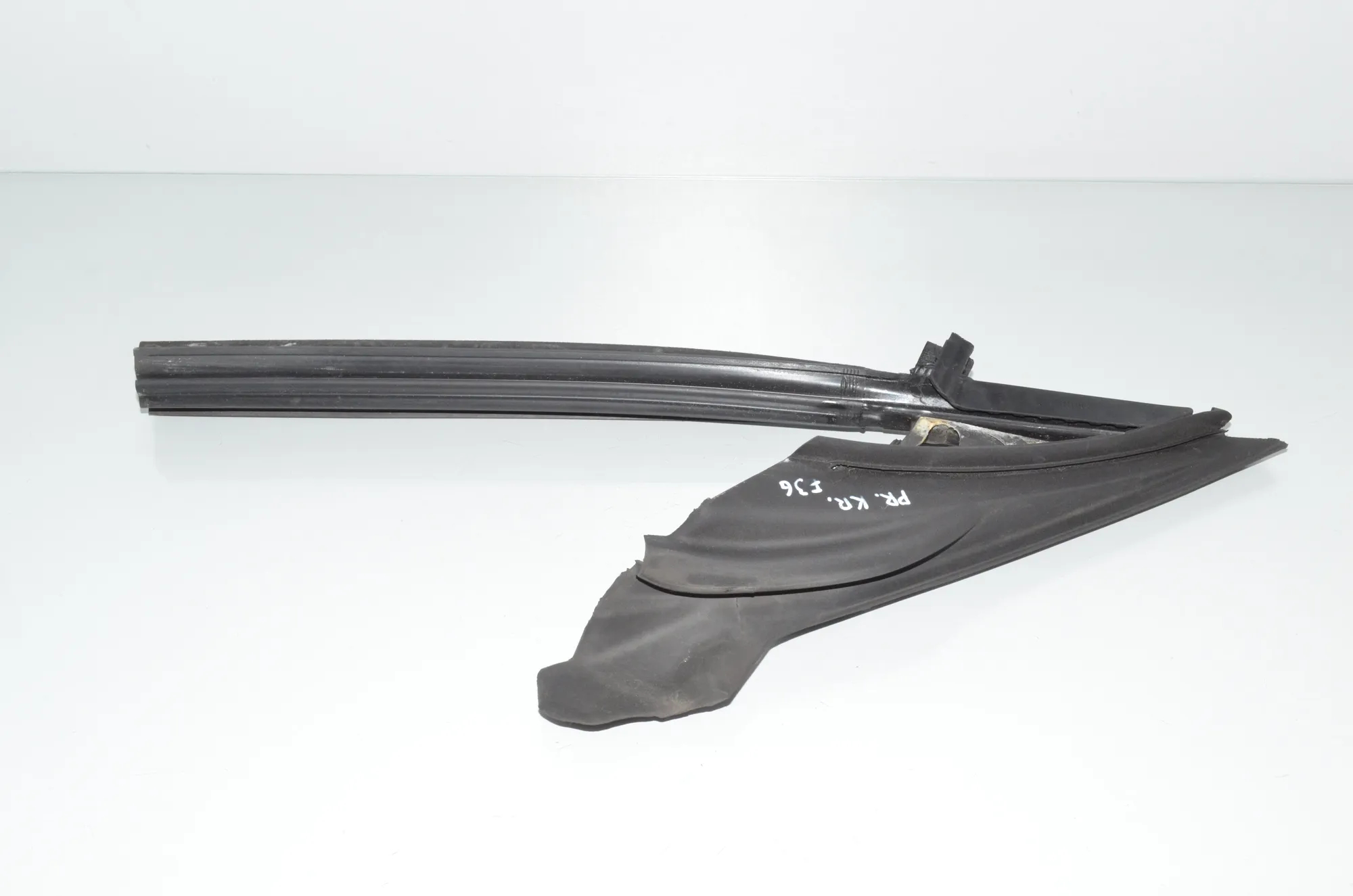 Front Left Door Seal Rubber – OEM 7310193 · BMW 4 Gran Coupe (F36) 430 d xDrive 2016