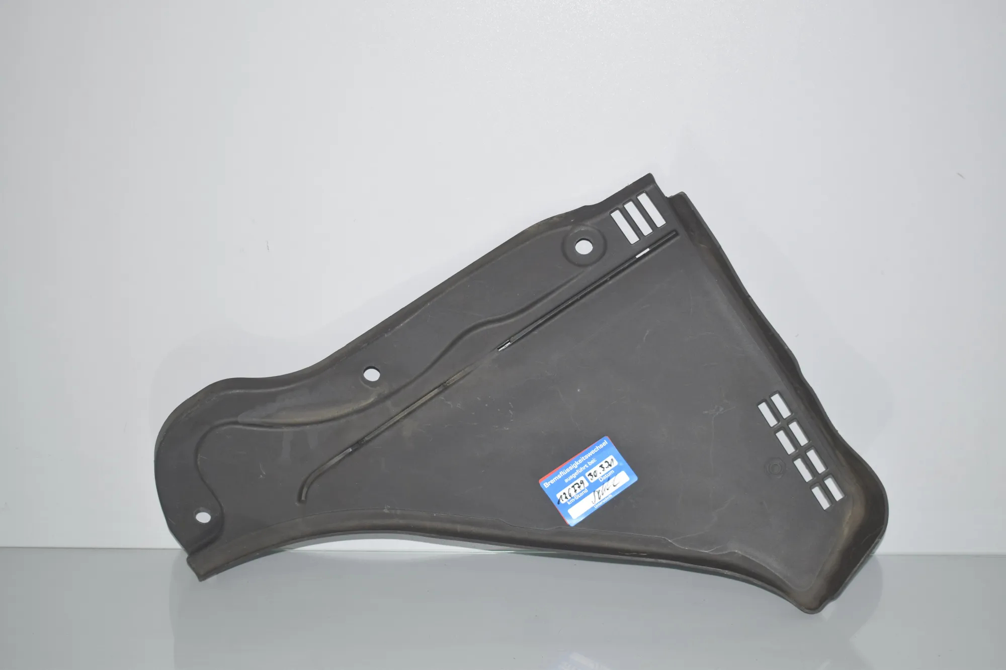 Front Wiper Cowl Trim – OEM 7216977 · BMW 5 (F10) 530 d 2014