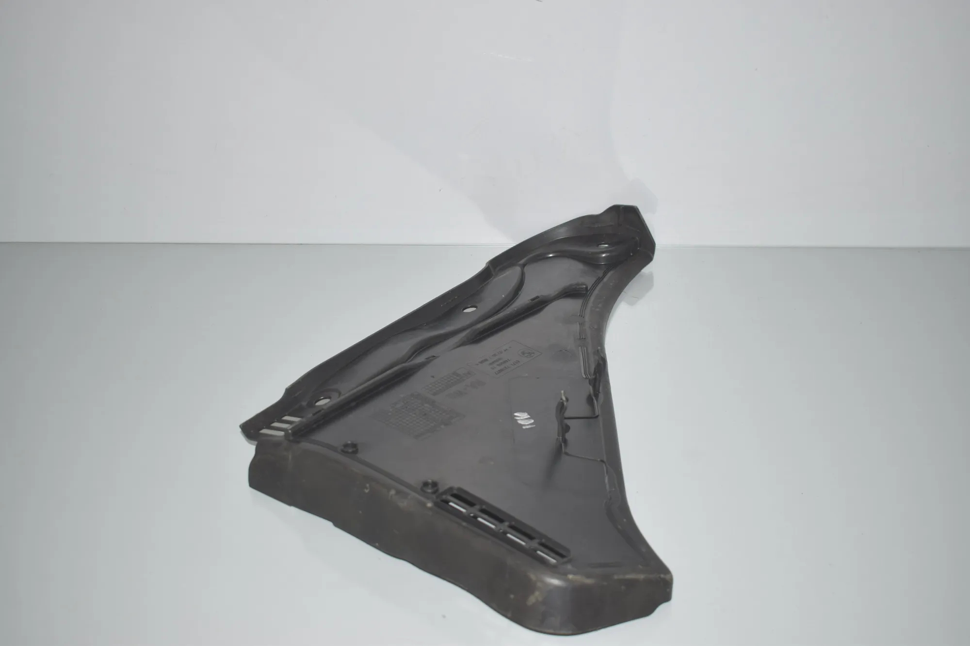 Front Wiper Cowl Trim – OEM 7216977 · BMW 5 (F10) 530 d 2014 – 3