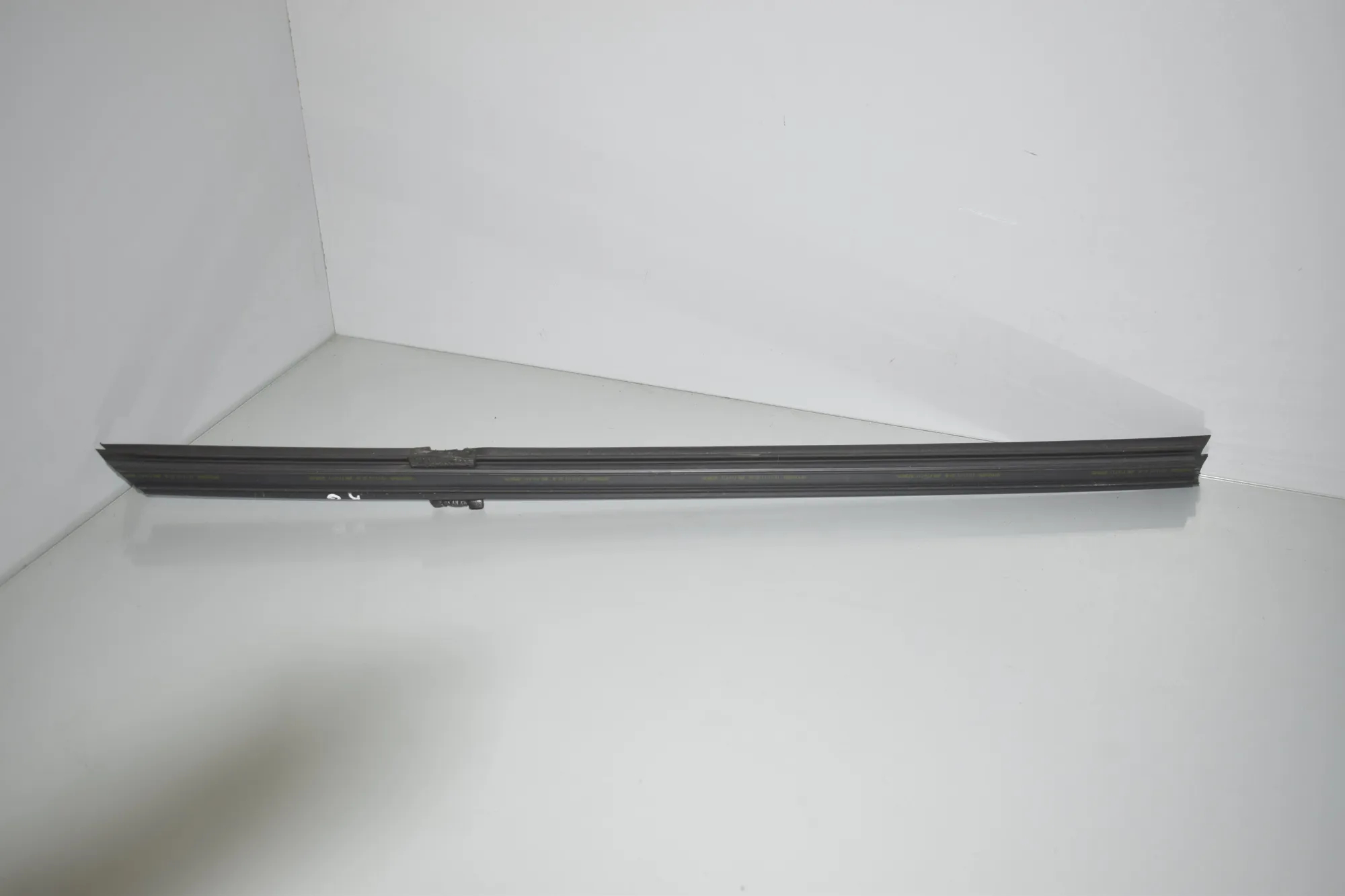 Rear Left Door Window Strip – OEM 7182289 · BMW 5 (F10) 530 d 2014 – 4