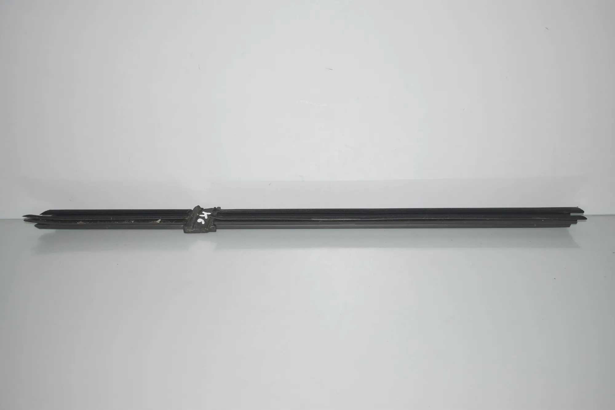Rear Left Door Window Strip – OEM 7182289 · BMW 5 (F10) 530 d 2014