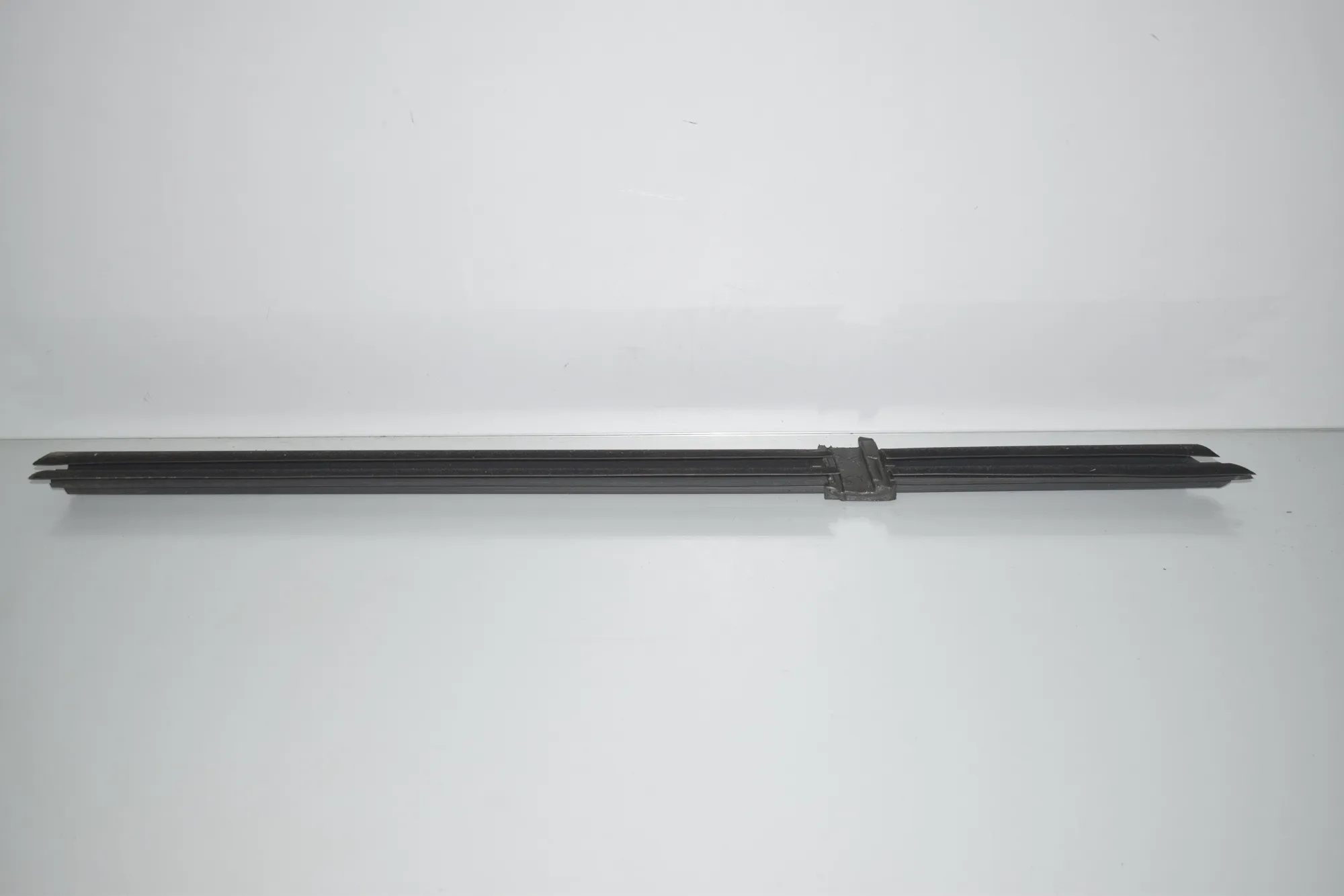 Rear Right Door Window Strip – OEM 7182290 · BMW 5 (F10) 530 d 2014