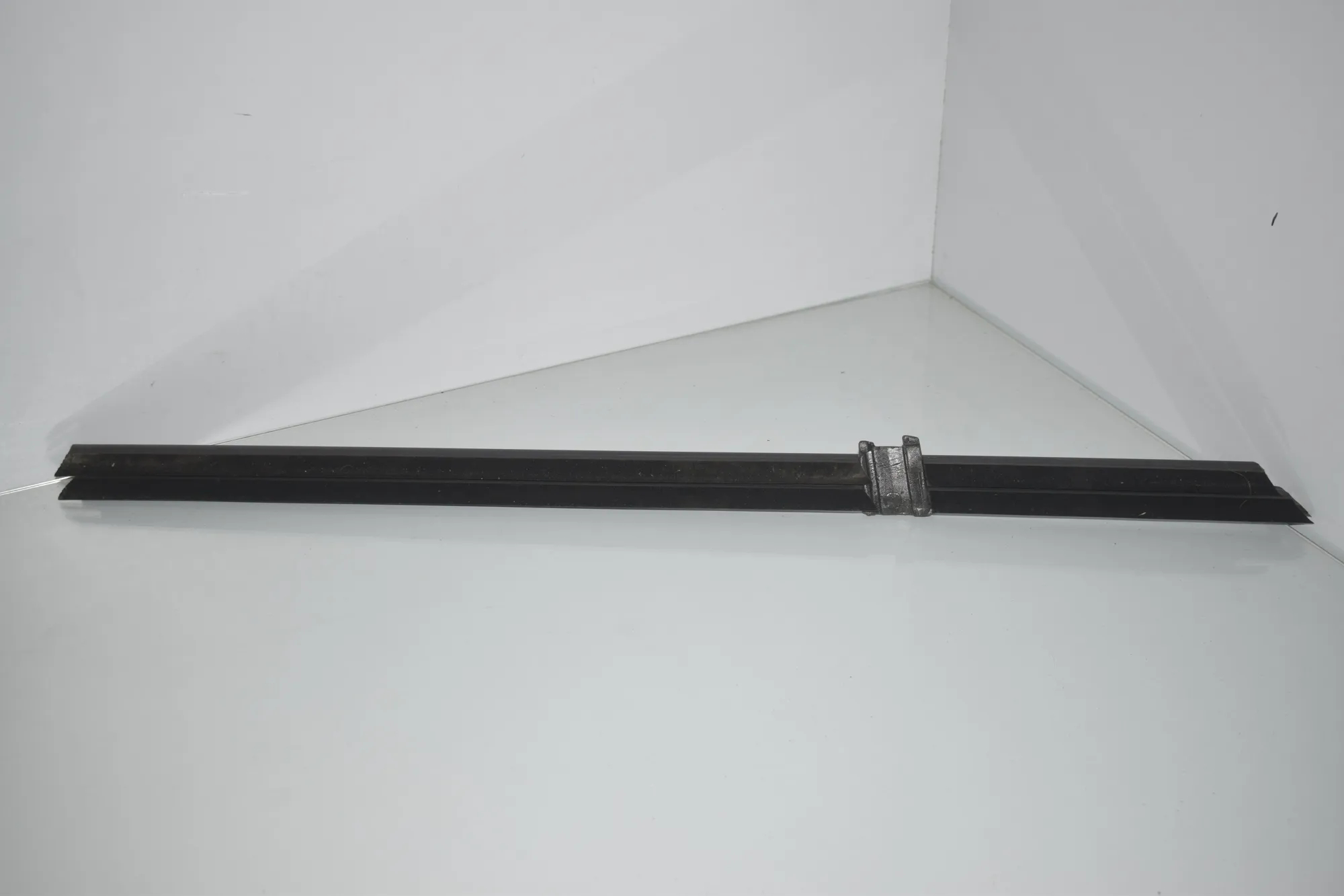 Rear Right Door Window Strip – OEM 7182290 · BMW 5 (F10) 530 d 2014 – 4
