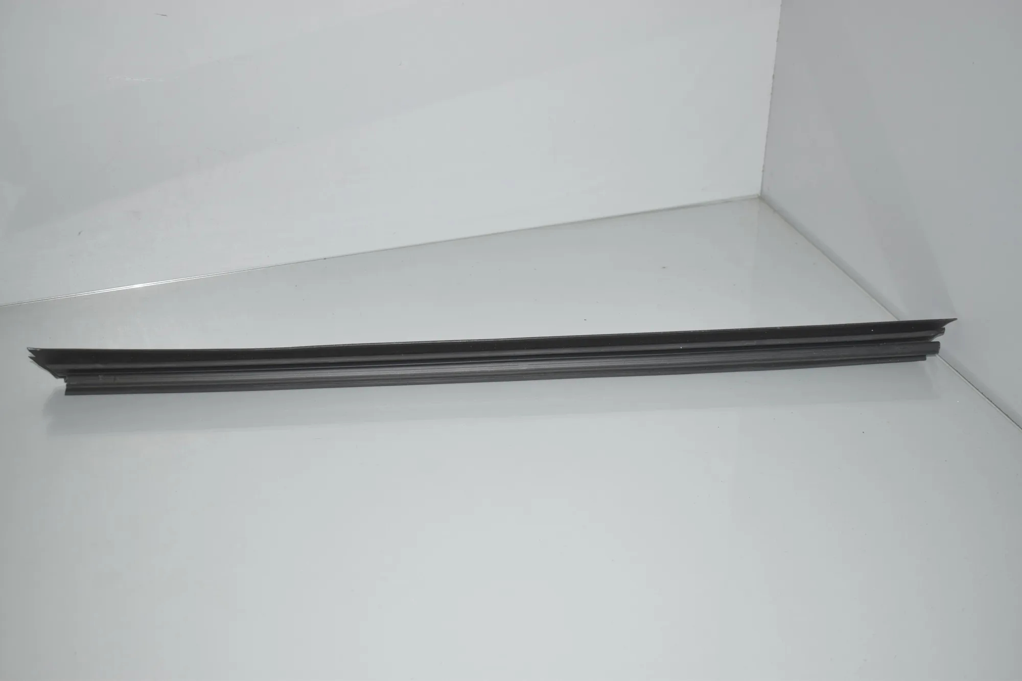 Front Right Door Window Molding – OEM 7182278 · BMW 5 (F10) 530 d 2014 – 4