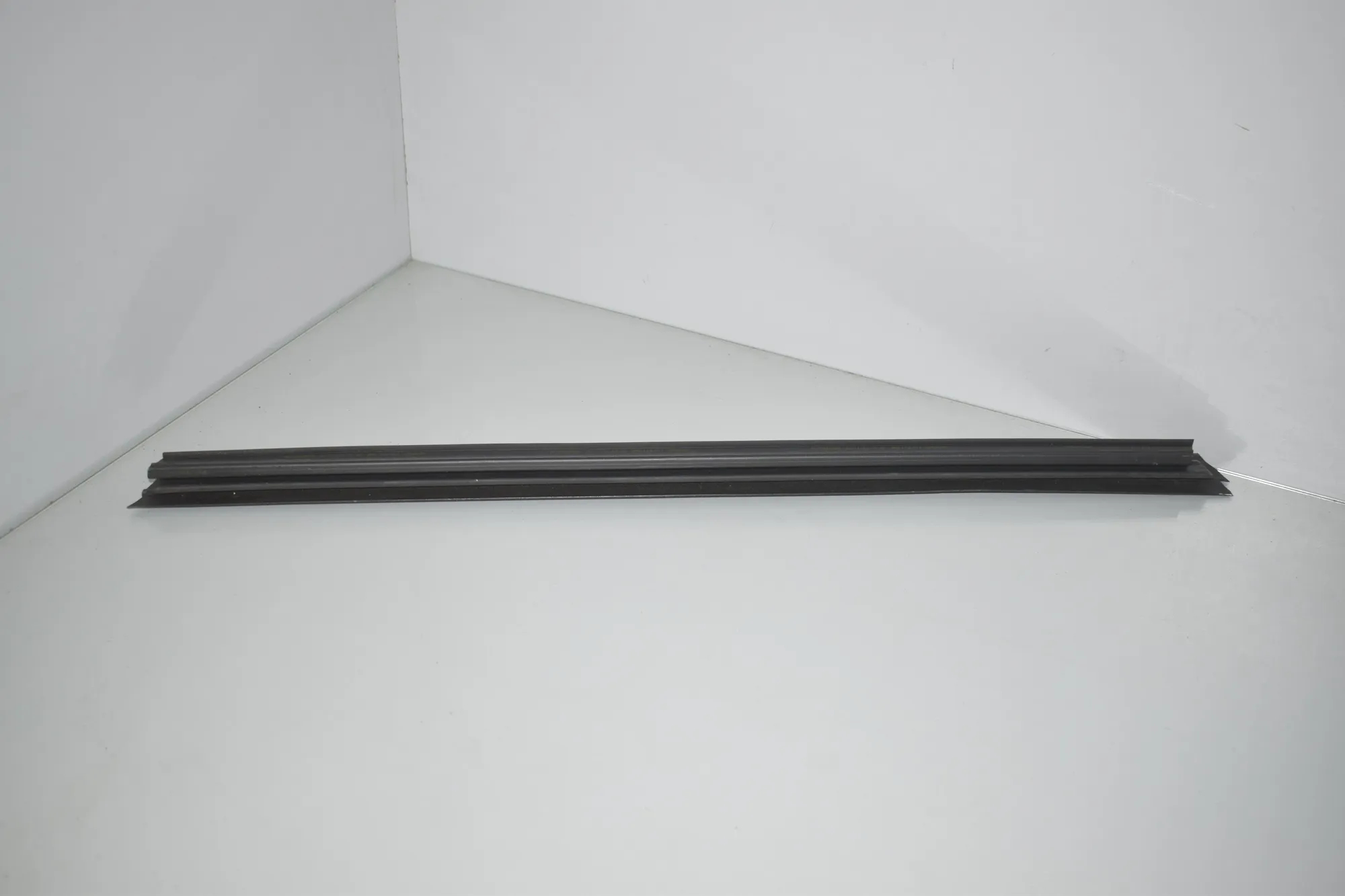 Front Right Door Window Molding – OEM 7182278 · BMW 5 (F10) 530 d 2014 – 3