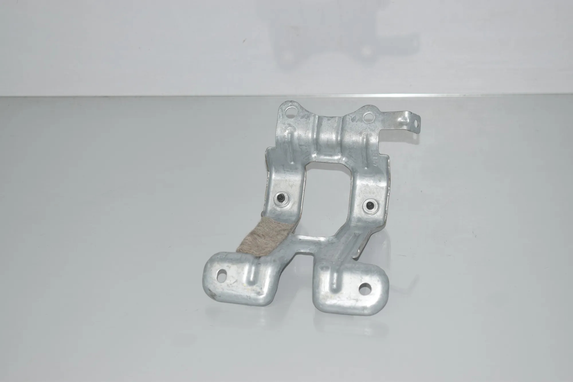 Bracket – OEM 9171542 · BMW 5 (F10) 530 d 2014 – 3