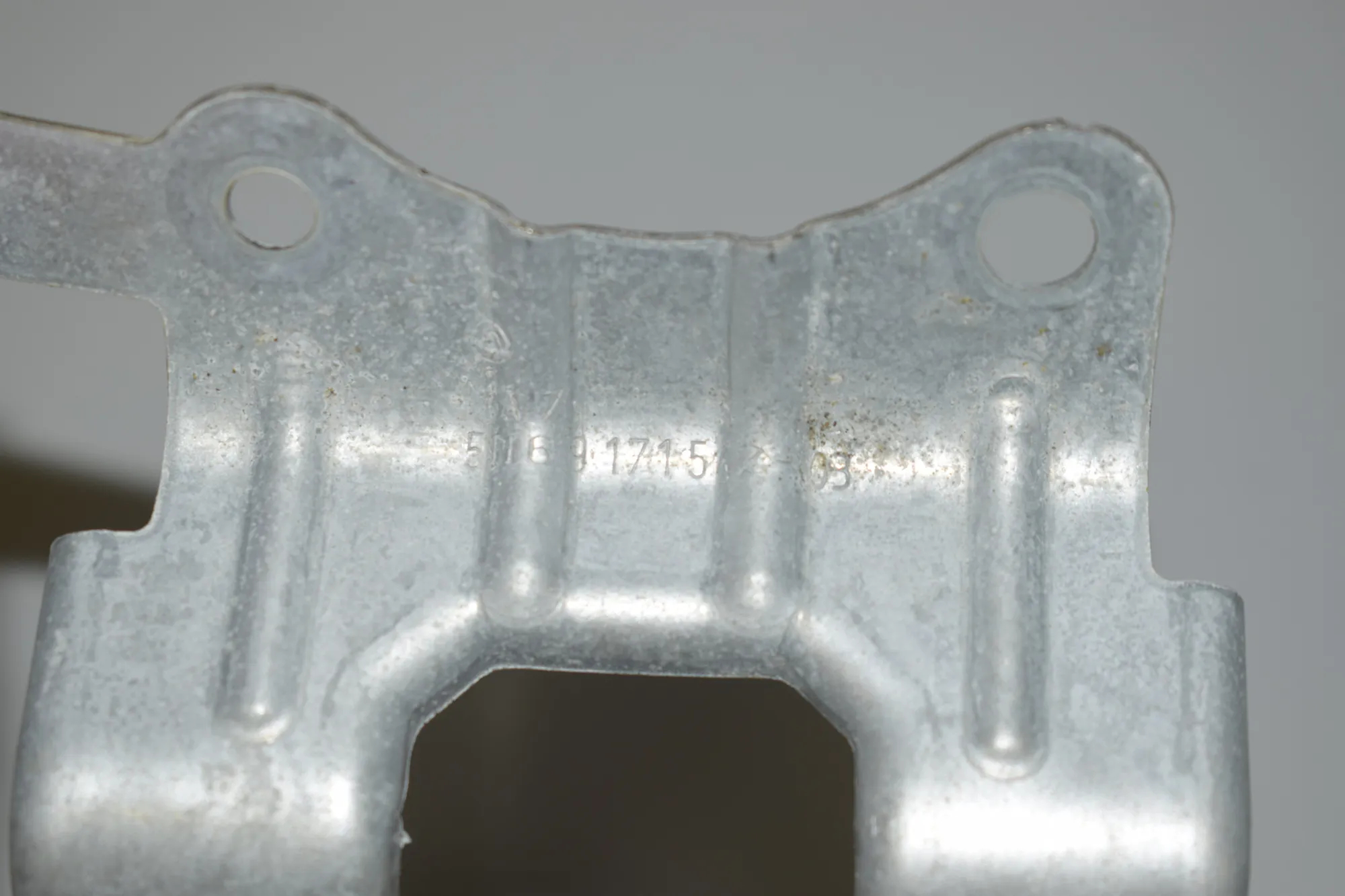 Bracket – OEM 9171542 · BMW 5 (F10) 530 d 2014 – 4