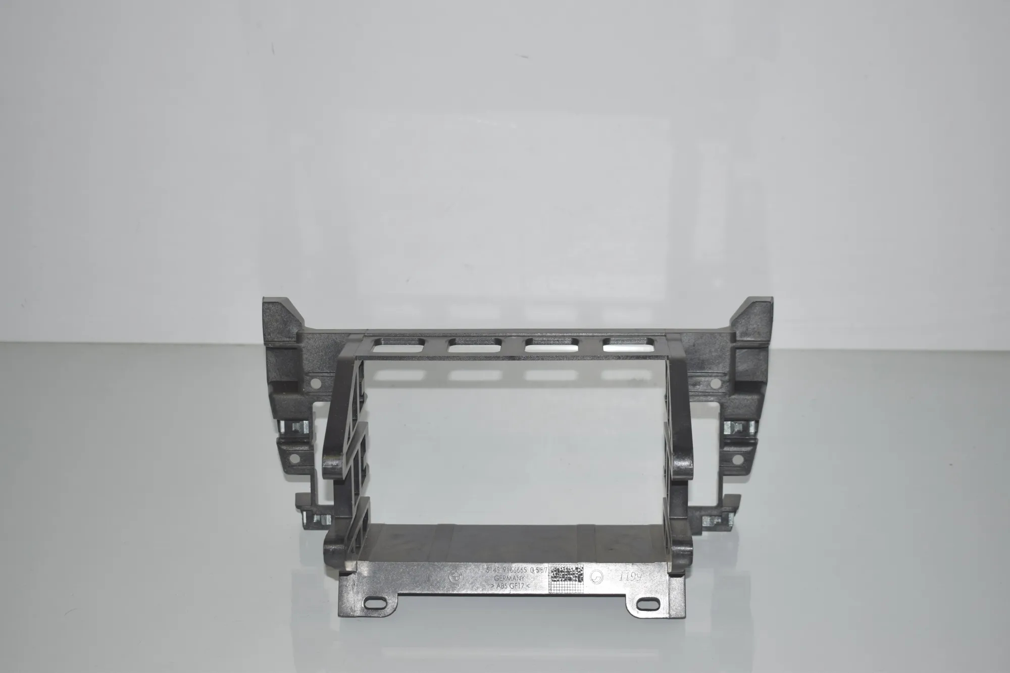 Bracket – OEM 9166665 · BMW 5 (F10) 530 d 2014 – 2