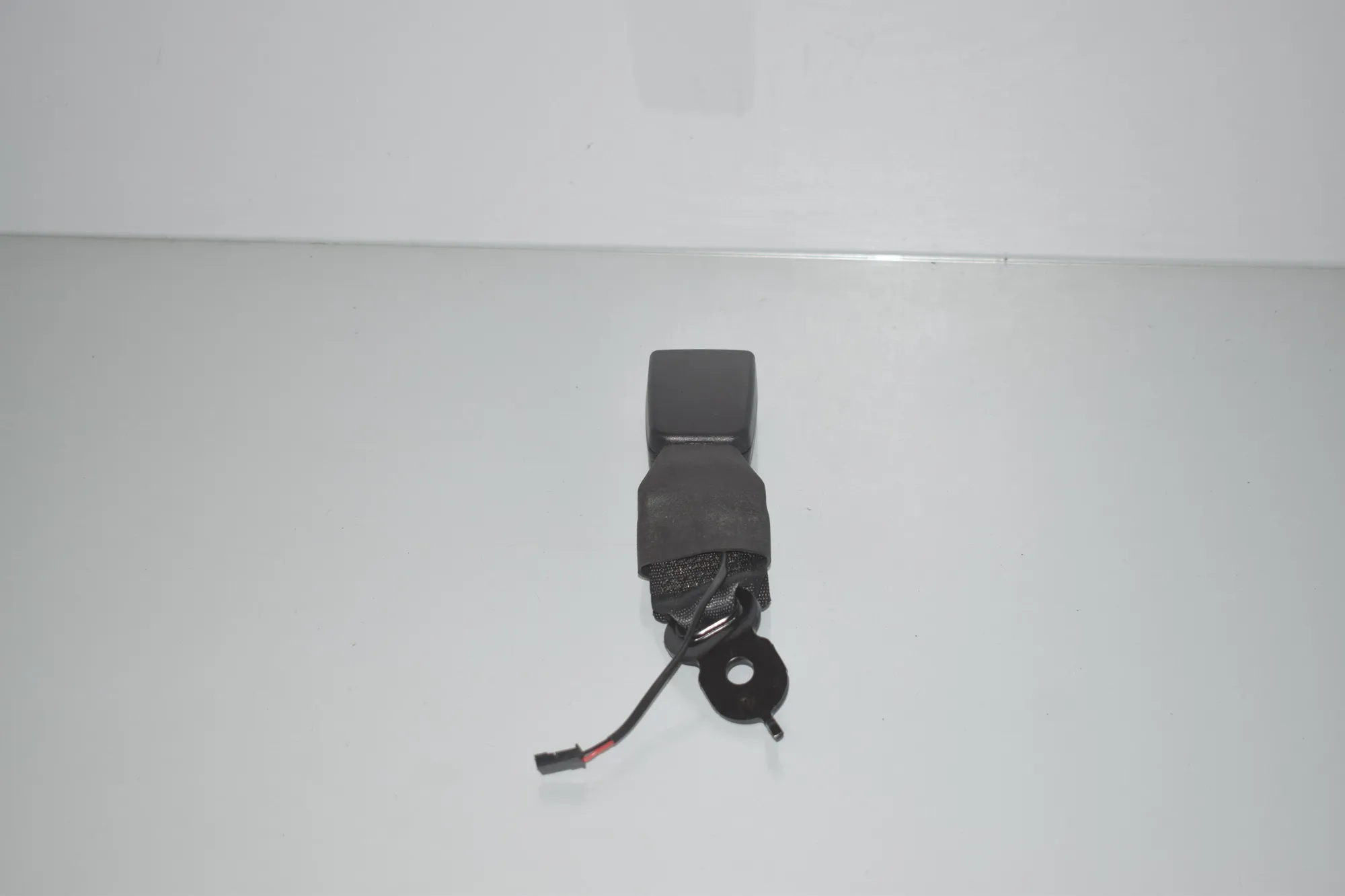 Rear Middle Seat Buckle – OEM 7243275 · BMW 5 (F10) 530 d 2014