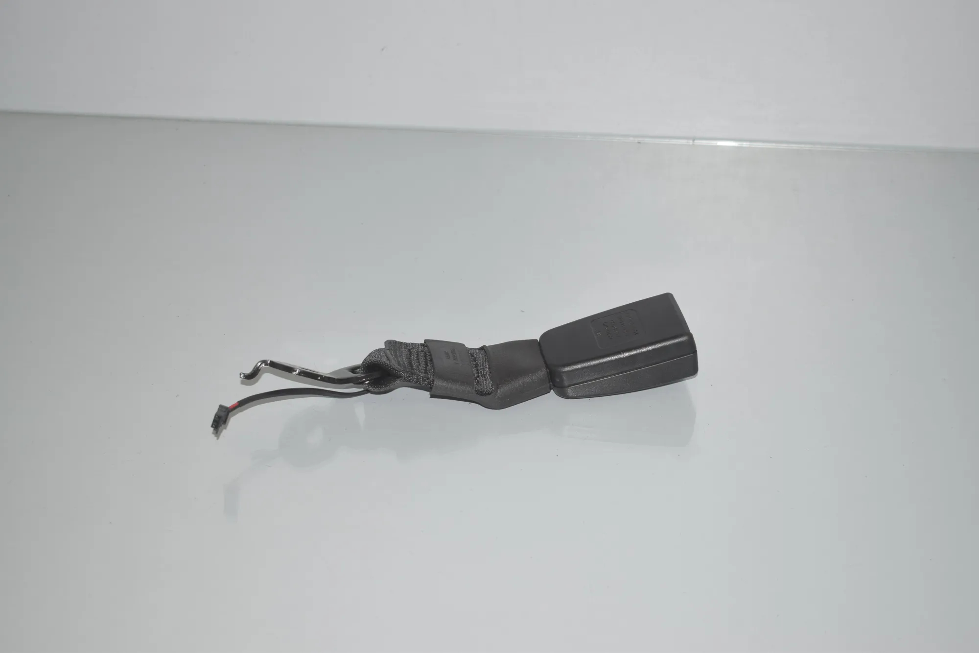 Rear Middle Seat Buckle – OEM 7243275 · BMW 5 (F10) 530 d 2014 – 3