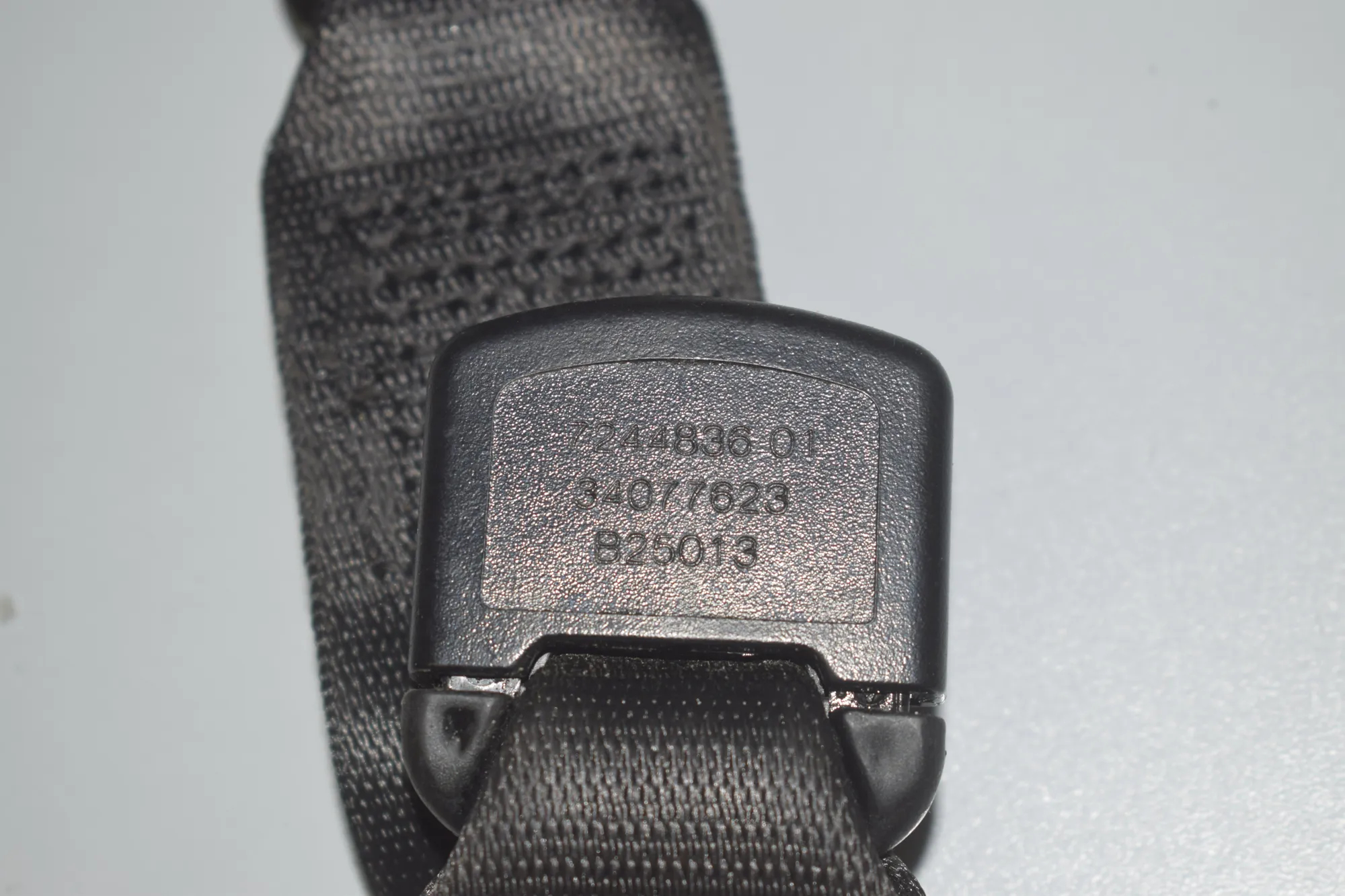 Rear Middle Seat Buckle – OEM 7244836 · BMW 5 (F10) 530 d 2014 – 5