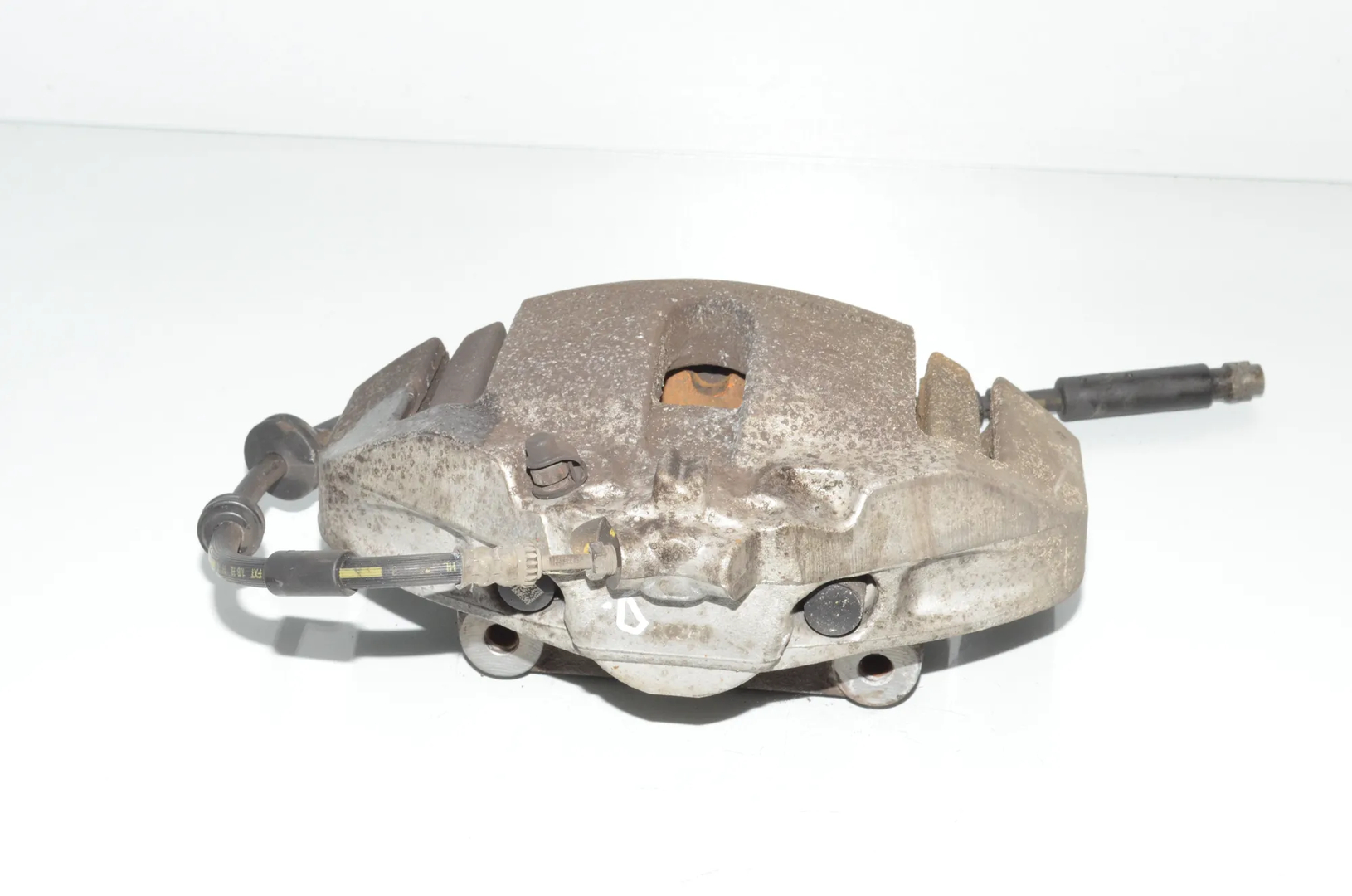 Front Right Brake Caliper – OEM 6792690 · BMW 5 (F10) 530 d 2014 – 2