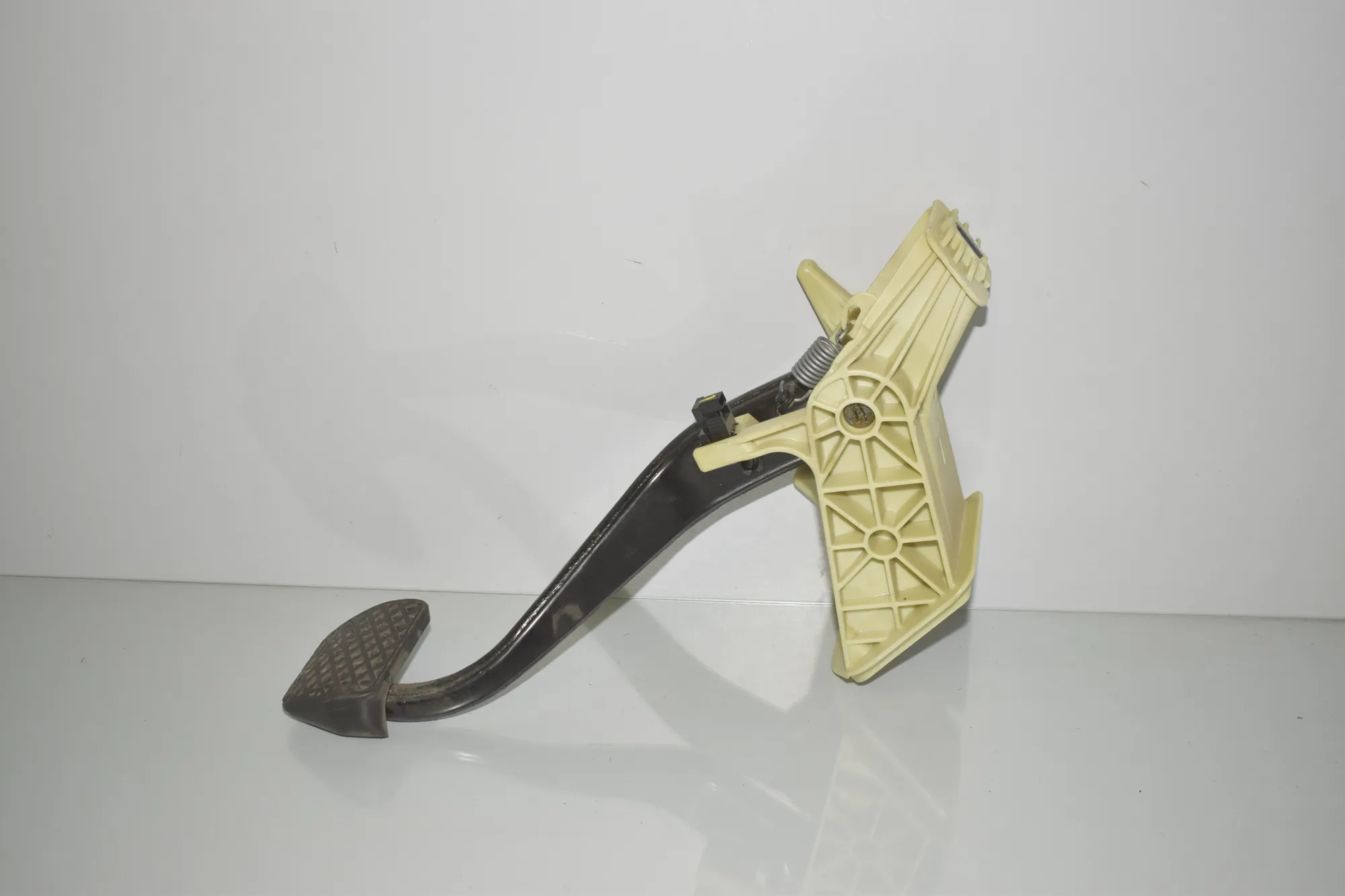 Brake Pedal – OEM 6782665 · BMW 5 (F10) 530 d 2014 – 2