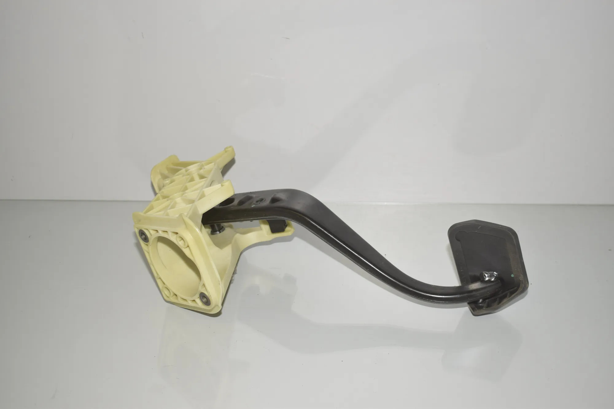 Brake Pedal – OEM 6782665 · BMW 5 (F10) 530 d 2014 – 4