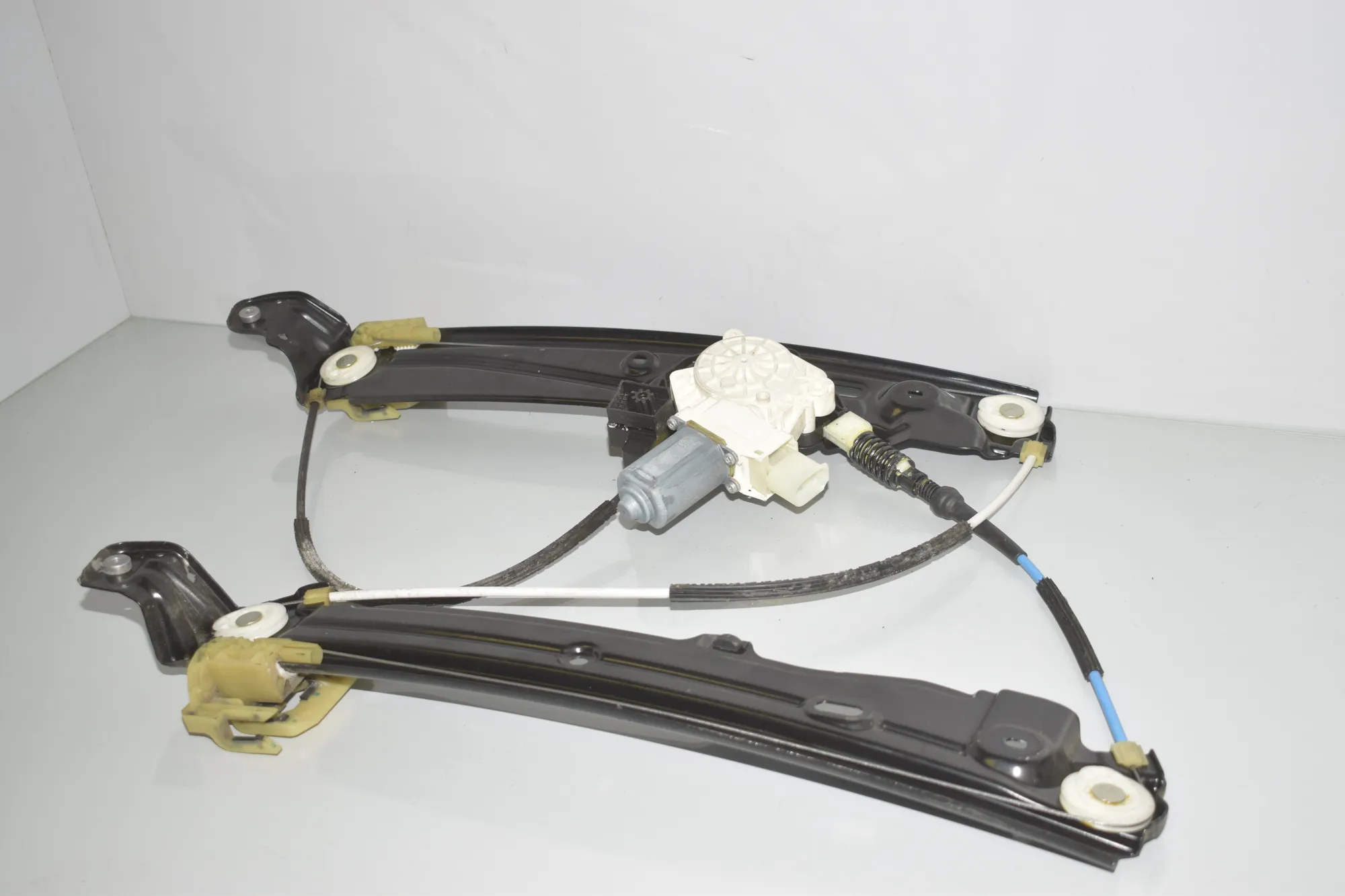 Front Left Door Window Regulator – OEM 7182131 · BMW 5 (F10) 530 d 2014 – 3